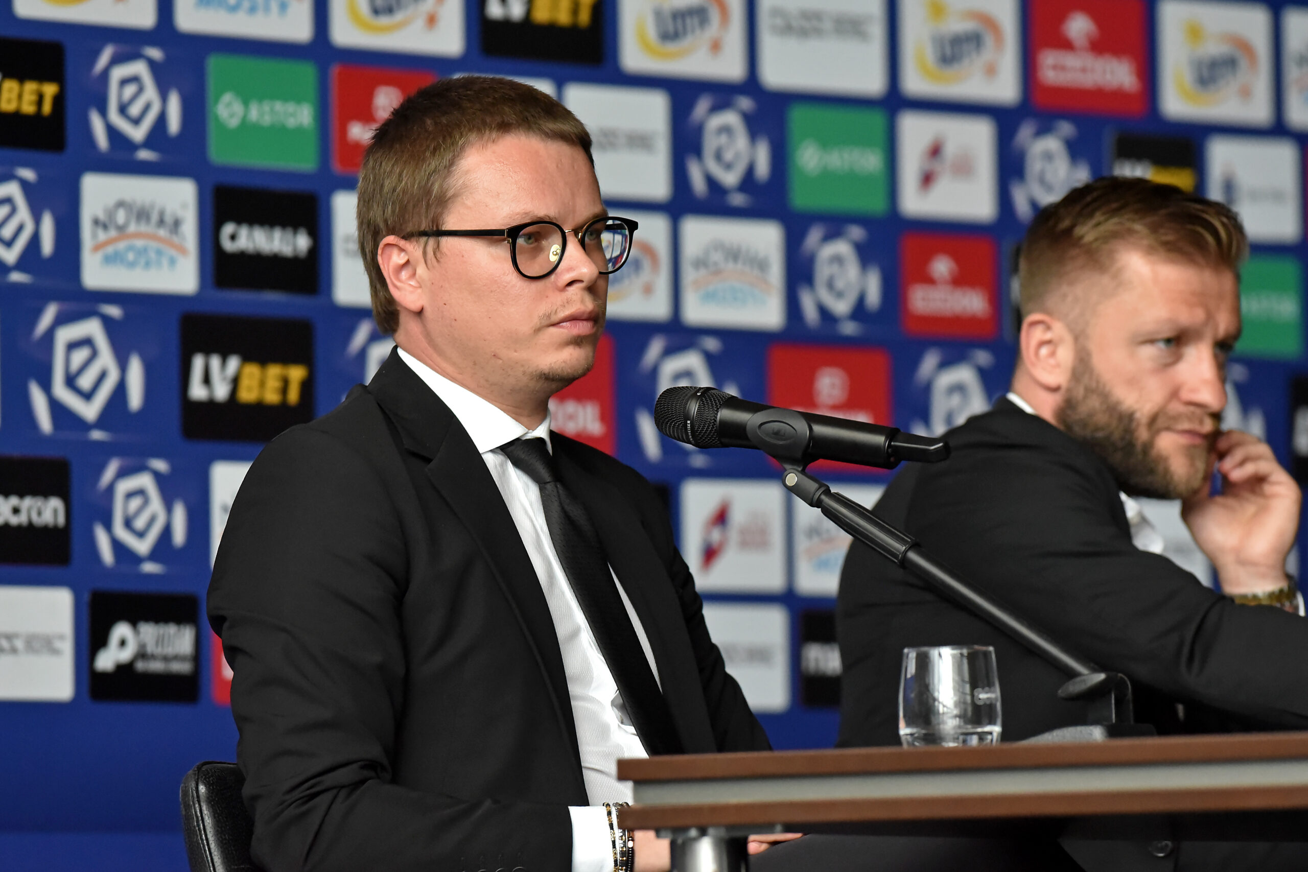 2022.06.13 Krakow
Pilka nozna, Fortuna I liga, sezon 2022/2023
Wisla Krakow - konferencja prasowa przed startem przygotowan druzyny do rundy jesiennej
N/z Jaroslaw Krolewski, Jakub Blaszczykowski
Foto Krzysztof Porebski / PressFocus

2022.06.13 Krakow
Football, Polish first league - second level, 2022/23 season
Wisla Krakow - konferencja prasowa przed startem przygotowan druzyny do rundy jesiennej
Jaroslaw Krolewski, Jakub Blaszczykowski
Credit: Krzysztof Porebski / PressFocus