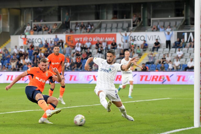 ISTANBUL - Patryk Szysz of Istanbul Basaksehir scores (lr) Patryk Szysz of Istanbul Basaksehir, Recep Yemisci or Kasimpasa AS during the Stambul match between Istanbul Basaksehir FK and Kasimpasa AS at Fatih Terim stadium on August 8, 2022 in Istanbul, Turkey. ANP | Dutch Height | GERRIT FROM COLOGNE /ANP/Sipa USA
2022.08.08 Stambul
pilka nozna liga turecka
Istanbul Basaksehir FK - Kasimpasa AS
Foto ANP/SIPA USA/PressFocus

!!! POLAND ONLY !!!