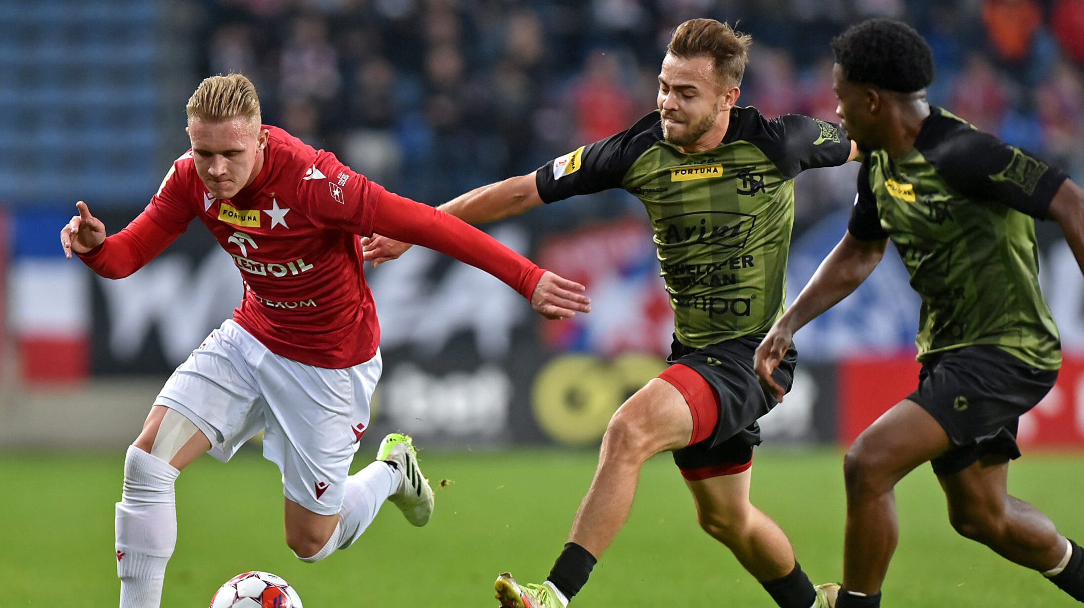 2023.10.20 Krakow
Pilka nozna, Fortuna I liga, sezon 2023/2024
Wisla Krakow - Resovia Rzeszow
N/z Patryk Gogol, Kamil Mazek, Kelechukwu Ibe-Torti
Foto Krzysztof Porebski / PressFocus
2023.10.20 Krakow
Football, Polish first league - second level, 2023/24 season
Wisla Krakow - Resovia Rzeszow
Patryk Gogol, Kamil Mazek, Kelechukwu Ibe-Torti
Credit: Krzysztof Porebski / PressFocus