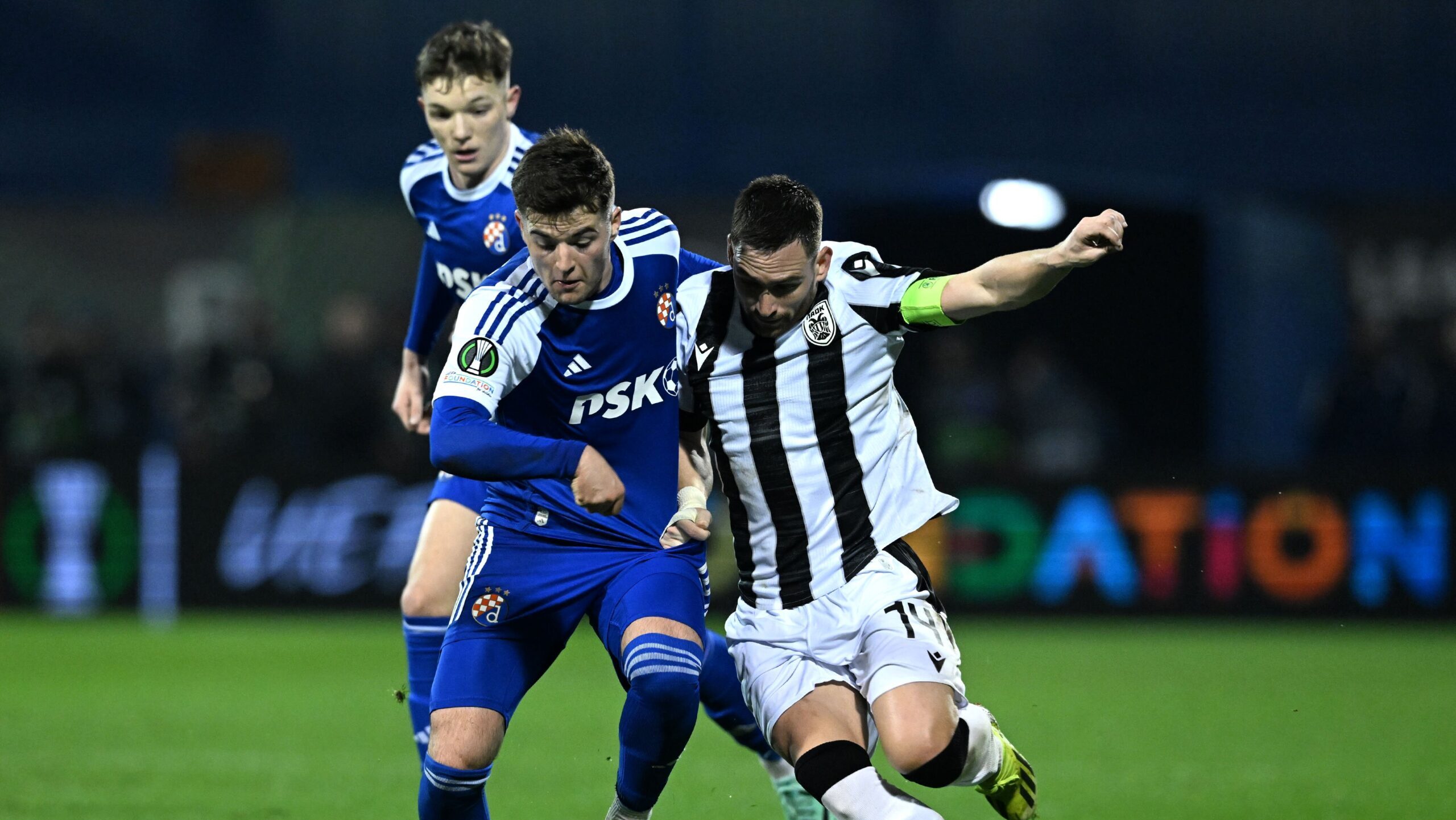 (240308) -- ZAGREB, March 8, 2024 (Xinhua) -- Andrija Zivkovic (R) of PAOK vies for the ball against Martin Baturina and Mauro Perkovic of Dinamo Zagreb during UEFA Europa Conference League Round of 16 1st leg match between Dinamo Zagreb and PAOK in Zagreb, Croatia, on March 7, 2024 . (Photo by Marko Lukunic/PIXSELL via Xinhua)

07.03.2024 ZAGREB
pilka nozna liga konferencji europy
GNK Dinamo Zagrzeb - PAOK Saloniki
FOTO Marko Lukunic / Xinhua / PressFocus

POLAND ONLY!!
