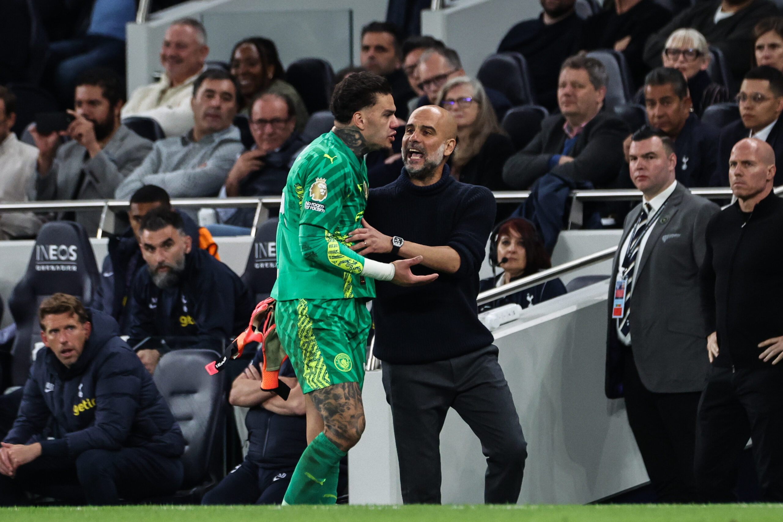 Pep Guardiola manager of Manchester City talks to Ederson of Manchester City as he is substituted off during the Premier League match Tottenham Hotspur vs Manchester City at Tottenham Hotspur Stadium, London, United Kingdom, 14th May 2024

(Photo by Mark Cosgrove/News Images) in London, United Kingdom on 5/14/2024. (Photo by Mark Cosgrove/News Images/Sipa USA)
2024.05.14 Londyn
Pilka nozna , liga angielska
Tottenham Hotspur - Manchester City
Foto Mark Cosgrove/News Images/SIPA USA/PressFocus

!!! POLAND ONLY !!!