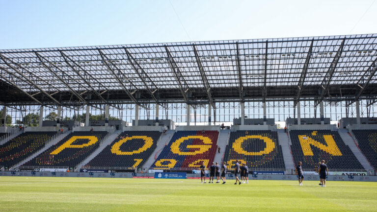 2024.07.20 Szczecin Stadion Miejski im Floriana Krygiera
Pilka nozna PKO BP Polska Ekstraklasa Sezon 2024/2025
Pogon Szczecin - Korona Kielce
N/z zawodnicy Pogoni zapoznaja sie z murawa
Foto Szymon Gorski / PressFocus

2024.07.20 Szczecin Stadion Miejski im Floriana Krygiera
Football PKO BP Polish Ekstraklasa Season 2024/2025 
Pogon Szczecin - Korona Kielce
zawodnicy Pogoni zapoznaja sie z murawa
Credit: Szymon Gorski / PressFocus