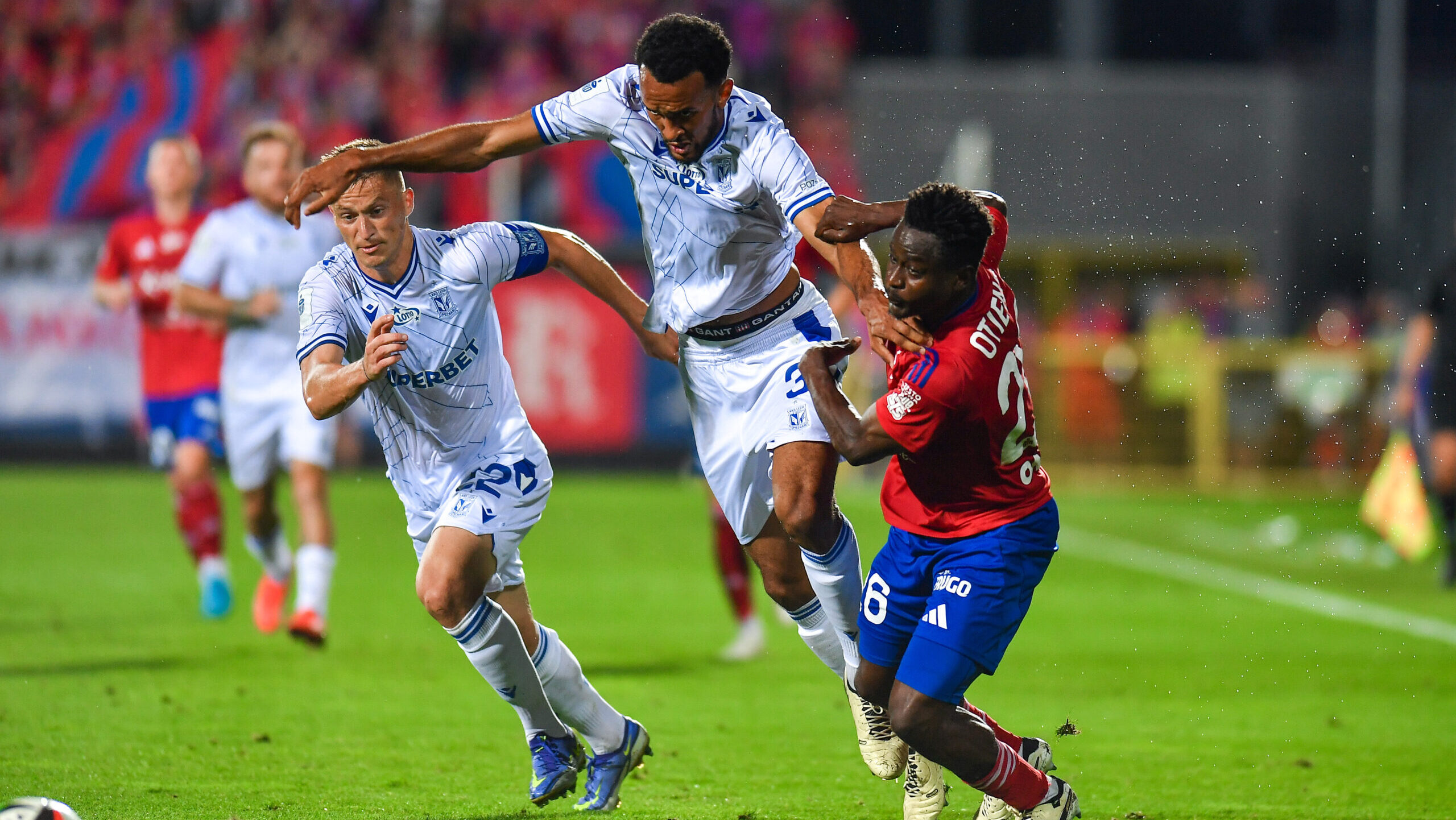2024.08.09 Czestochowa
Pilka nozna PKO Ekstraklasa Sezon 2024/2025
Rakow Czestochowa - Lech Poznan
N/z Radoslaw Murawski, Alex Douglas, Erick Otieno
Foto Marcin Bulanda / PressFocus

2024.08.09 Czestochowa
Football Polish PKO Ekstraklasa League Season 2024/2025
Rakow Czestochowa - Lech Poznan
Radoslaw Murawski, Alex Douglas, Erick Otieno
Credit: Marcin Bulanda / PressFocus