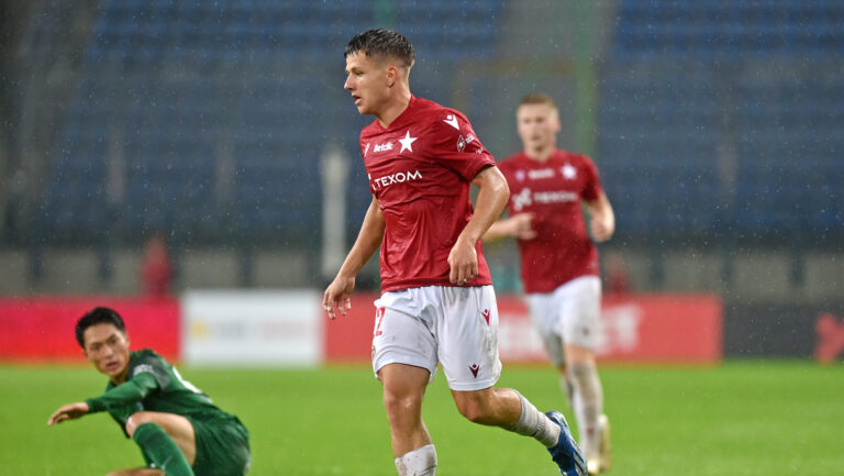 2024.09.13 Krakow
Pilka nozna, Betclic I liga, sezon 2024/2025
Wisla Krakow - Warta Poznan
N/z Shun Shibata, Piotr Starzynski
Foto Krzysztof Porebski / PressFocus

2024.09.13 Krakow
Football, Polish first league - second level, 2024/25 season
Wisla Krakow - Warta Poznan
Shun Shibata, Piotr Starzynski
Credit: Krzysztof Porebski / PressFocus