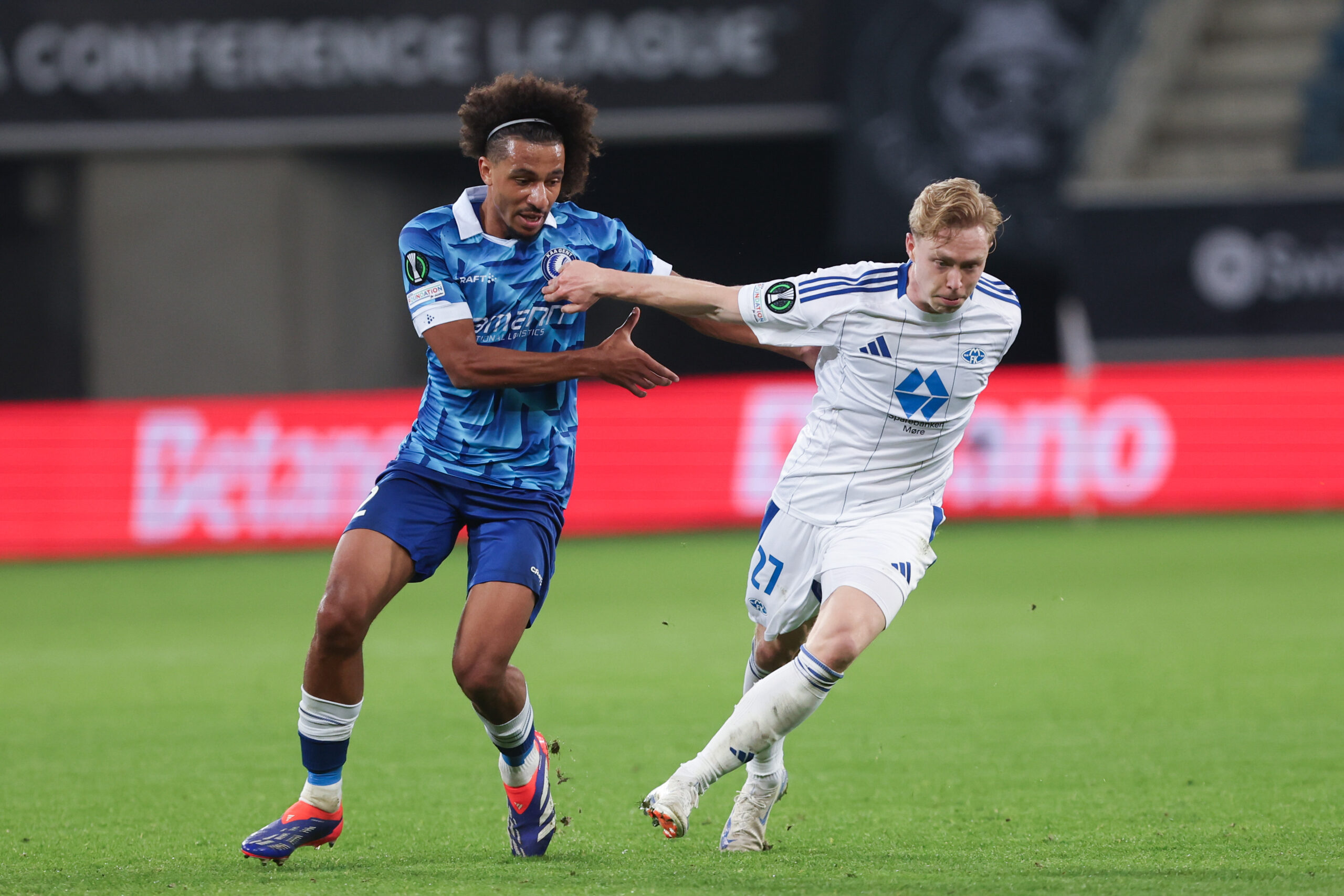 Hugo Gambor of AA Gent battles for the ball with Ola Brynhildsen during the Uefa Conference League round of 16 - second leg game in the 2023-2024 season between Kaa Gent and Molde FK on October 24 , 2024 in Ghent, Belgium. (Photo by Frank Abbeloos / Isosport/Content Curation/Sipa USA)
2024.09.28 Gent
pilka nozna liga konferencji
KAA Gent - Molde FK
Foto Frank Abbeloos/SIPA USA/PressFocus

!!! POLAND ONLY !!!