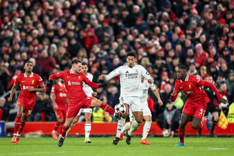 Alexis Mac Allister of Liverpool battles for the ball with Jude Bellingham of Real Madrid during the UEFA Champions League, League Phase MD5 Liverpool v Real Madrid at Anfield, Liverpool, United Kingdom, 27th November 2024

(Photo by Mark Cosgrove/News Images) in Liverpool, United Kingdom on 11/27/2024. (Photo by Mark Cosgrove/News Images/Sipa USA)
2024.11.27 Liverpool
pilka nozna liga mistrzow
Liverpool - Real Madryt
Foto Mark Cosgrove/News Images/SIPA USA/PressFocus

!!! POLAND ONLY !!!