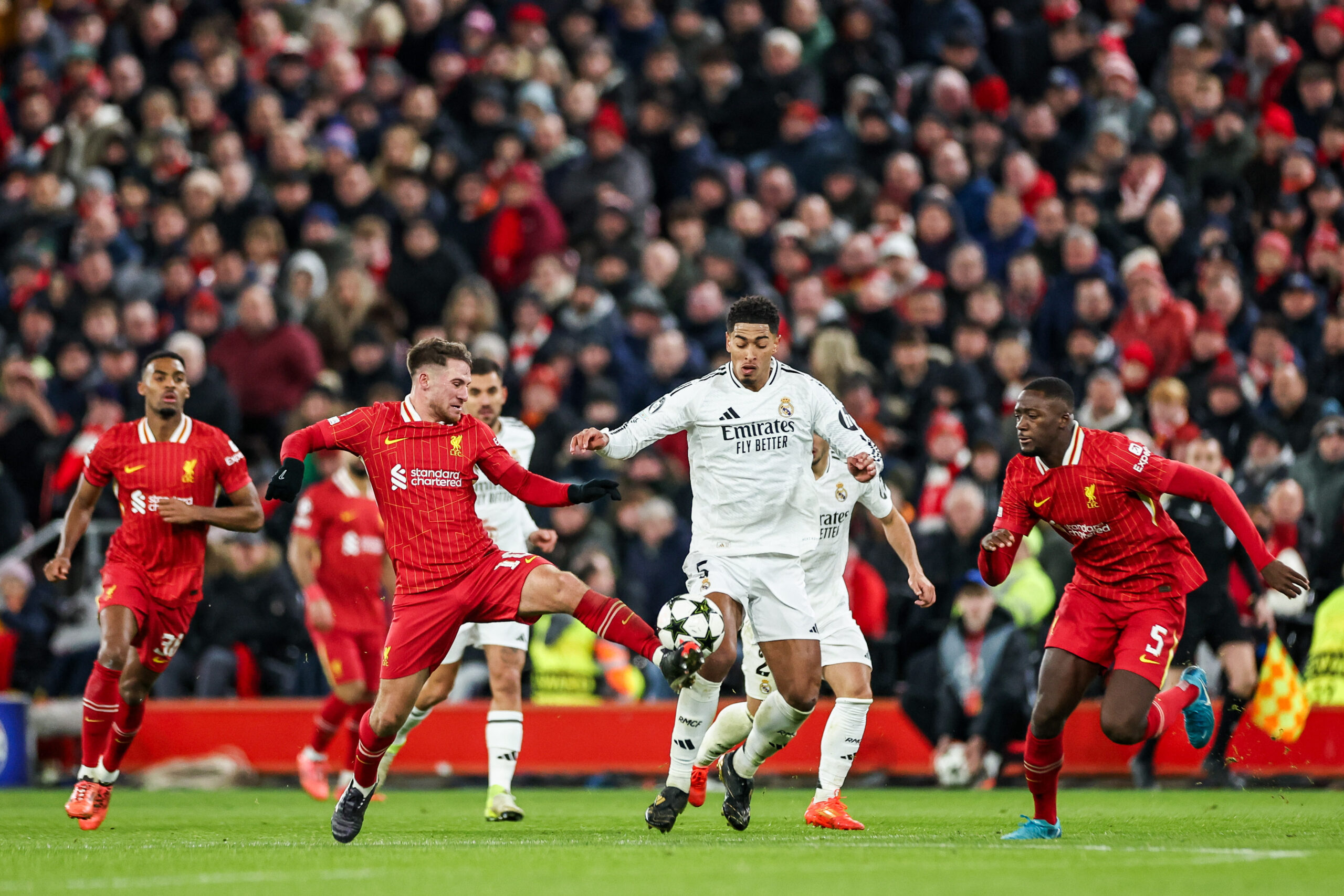 Alexis Mac Allister of Liverpool battles for the ball with Jude Bellingham of Real Madrid during the UEFA Champions League, League Phase MD5 Liverpool v Real Madrid at Anfield, Liverpool, United Kingdom, 27th November 2024

(Photo by Mark Cosgrove/News Images) in Liverpool, United Kingdom on 11/27/2024. (Photo by Mark Cosgrove/News Images/Sipa USA)
2024.11.27 Liverpool
pilka nozna liga mistrzow
Liverpool - Real Madryt
Foto Mark Cosgrove/News Images/SIPA USA/PressFocus

!!! POLAND ONLY !!!