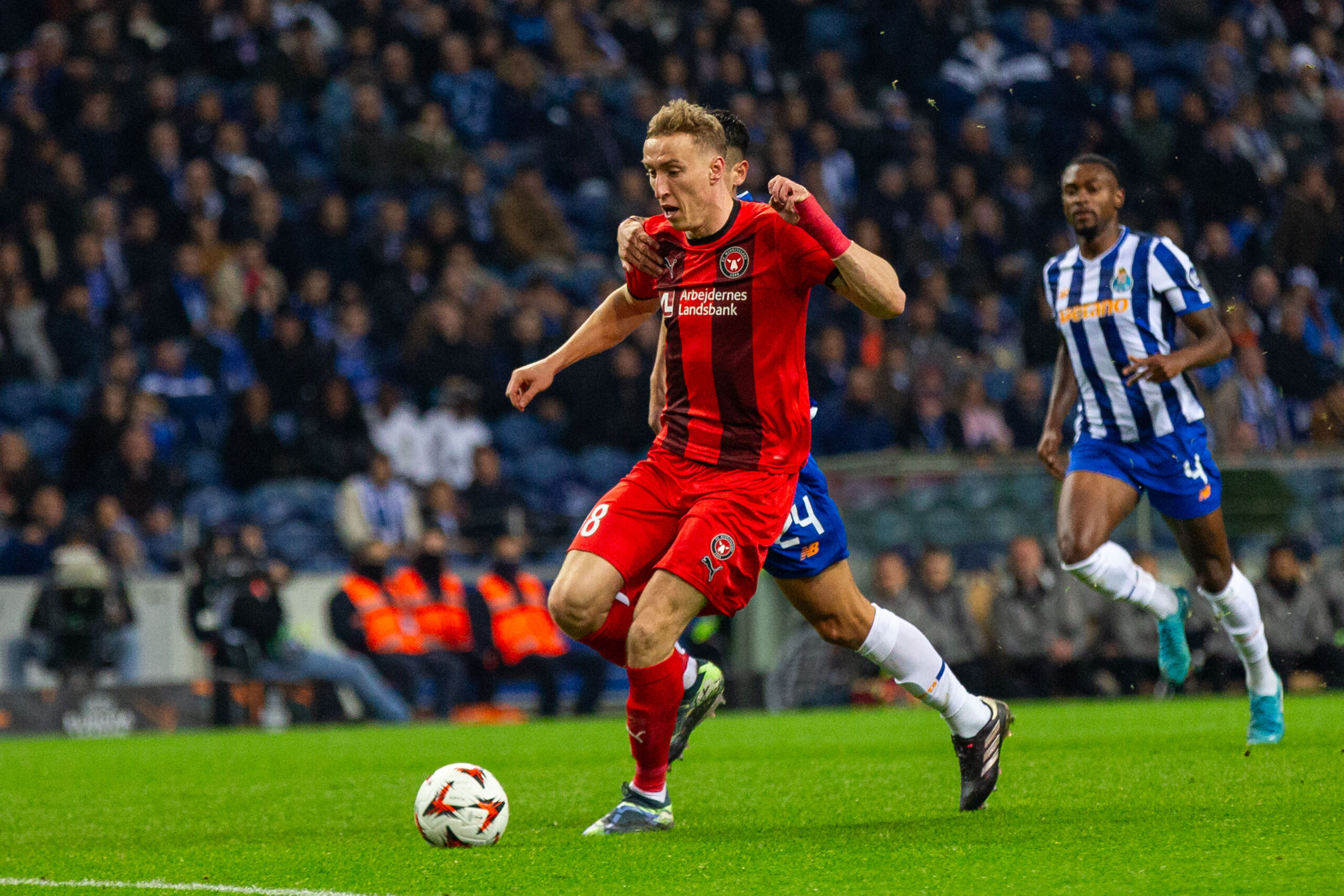 Adam Buksa of FC Midtjylland in action during the UEFA Europa League 2024/25 League Phase MD6 match between FC Porto and FC Midtjylland at Estadio do Dragao. Final Score; FC Porto 2:0 FC Midtjylland (Photo by Diogo Baptista / SOPA Images/Sipa USA)
2024.12.12 Porto
pilka nozna liga Europy
FC Porto - FC Midtjylland
Foto Diogo Baptista/SOPA Images/SIPA USA/PressFocus

!!! POLAND ONLY !!!