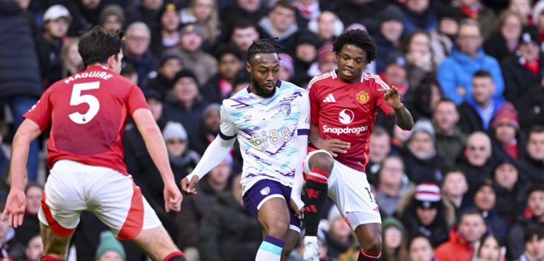MANCHESTER, ENGLAND - DECEMBER 22: Antoine Semenyo of Bournemouth (C) fights for the ball with Tyrell Malacia of Man. United (R) during the Premier League 2024/25 Matchweek 17 match between Manchester United FC and AFC Bournemouth at Old Trafford on December 22, 2024 in Manchester, England.  (Richard Callis / SPP) (Photo by Richard Callis / SPP/Sipa USA)
2024.12.22 Manchester
pilka nozna liga angielska
Manchester United FC - AFC Bournemouth
Foto Richard Callis / SPP/SIPA USA/PressFocus

!!! POLAND ONLY !!!