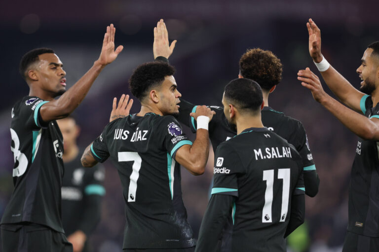London, England, 29th December 2024. Luis Diaz 2nd L of Liverpool celebrates after scoring to make it 1-0 during the Premier League match at the London Stadium, London. Picture credit should read: Paul Terry / Sportimage EDITORIAL USE ONLY. No use with unauthorised audio, video, data, fixture lists, club/league logos or live services. Online in-match use limited to 120 images, no video emulation. No use in betting, games or single club/league/player publications. SPI_018_PT_West_Ham_Liverpool SPI-3561-0018
2024.12.29 Londyn
pilka nozna liga angielska
Premier League sezon 2024/2025
Foto IMAGO/PressFocus

!!! POLAND ONLY !!!