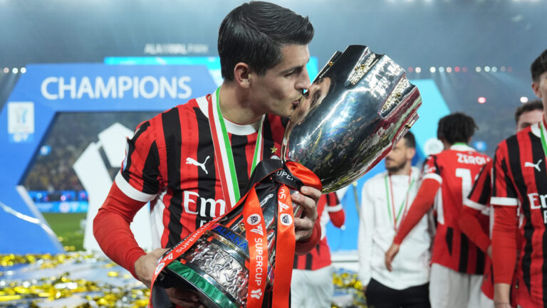 Milan&#039;s Alvaro Morata  celebrates the victory at the EA Sports FC italian Supercup 2024/2025 final match between Internazionale and Milan at Al-Awwal Park Stadium in Riyadh, Saudi Arabia - Sport, Soccer -  Monday January 6, 2025 (Photo by Massimo Paolone/LaPresse) (Photo by Massimo Paolone/LaPresse/Sipa USA)
2025.01.06 Rijad
pilka nozna Superpuchar Wloch , final
Inter Mediolan - AC Milan
Foto Massimo Paolone/LaPresse/SIPA USA/PressFocus

!!! POLAND ONLY !!!