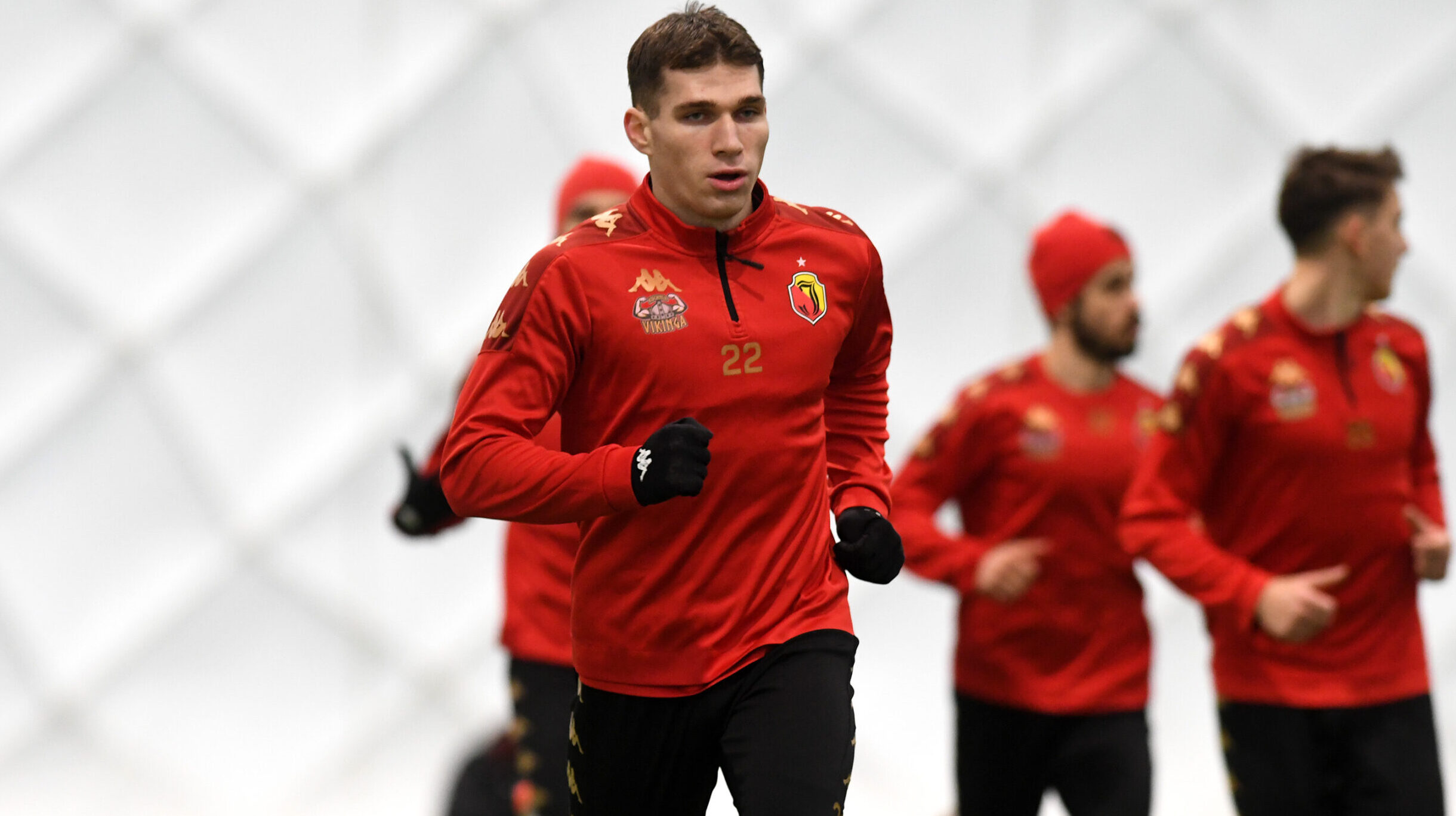 2025.01.09. Bialystok Pilka nozna PKO Ekstraklasa sezon 2024/2025 Ostatni trening Jagiellonii Bialystok przed wyjazdem na zgrupowanie w Turcji. N/z trening pilkarzy Jagiellonii odbywa sie na sztucznej murawie, w zimie pod specjalnym namiotem w ksztalcie polkolistej kopuly; Peter Kovacik Foto Michal Kosc / PressFocus