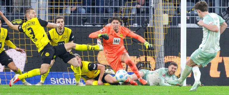(250126) -- DORTMUND, Jan. 26, 2025 (Xinhua) -- Jens Stage (1st R) of SV Werder Bremen tries to shoot during the first division of Bundesliga football match between Borussia Dortmund and SV Werder Bremen in Dortmund, Germany, Jan. 25, 2025. (Photo by Joachim Bywaletz/Xinhua)

25.01.2025 DORTMUND
pilka nozna liga francuska
Borussia Dortmund - SV Werder Bremen
FOTO Joachim Bywaletz / Xinhua / PressFocus

POLAND ONLY!!