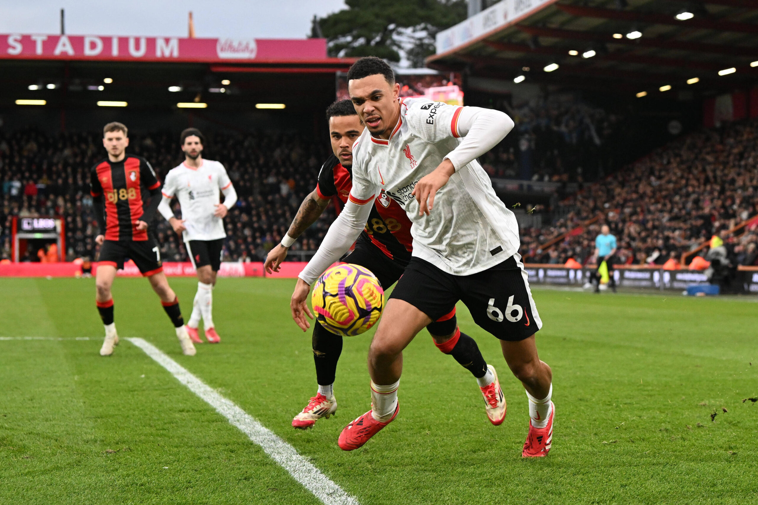 Bournemouth v Liverpool Premier League 01/02/2025. Trent Alexander-Arnold 66 of Liverpool on the attack during the Premier League match between Bournemouth and Liverpool at the Vitality Stadium, Bournemouth, England on 1 February 2025. Bournemouth Vitality Stadium Dorset England Editorial use only DataCo restrictions apply See www.football-dataco.com , Copyright: xGrahamxHuntx PSI-21386-0152
2025.02.01 Bournemouth
pilka nozna liga angielska
AFC Bournemouth - Liverpool
Foto IMAGO/PressFocus

!!! POLAND ONLY !!!
