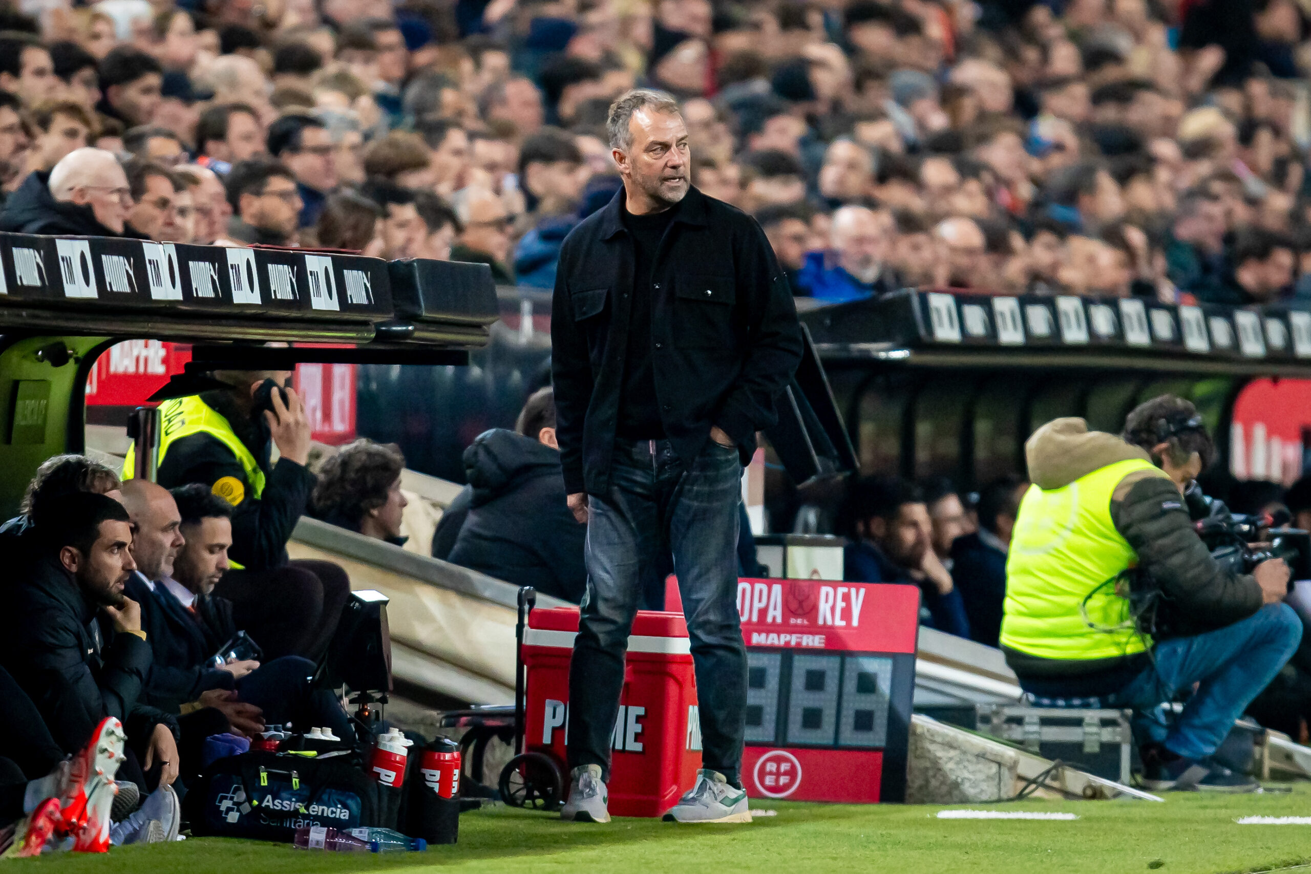 2025.02.07 Walencja
Pilka nozna, Hiszpania, Puchar Krola, cwiercfinal
Valencia CF - FC Barcelona
N/z trener coach Hansi Flick
Foto Mateusz Porzucek PressFocus

2025.02.07 Walencja
Football, Spain, Copa del Rey, 2024/2025 season
Valencia CF - FC Barcelona
trener coach Hansi Flick
Credit: Mateusz Porzucek PressFocus