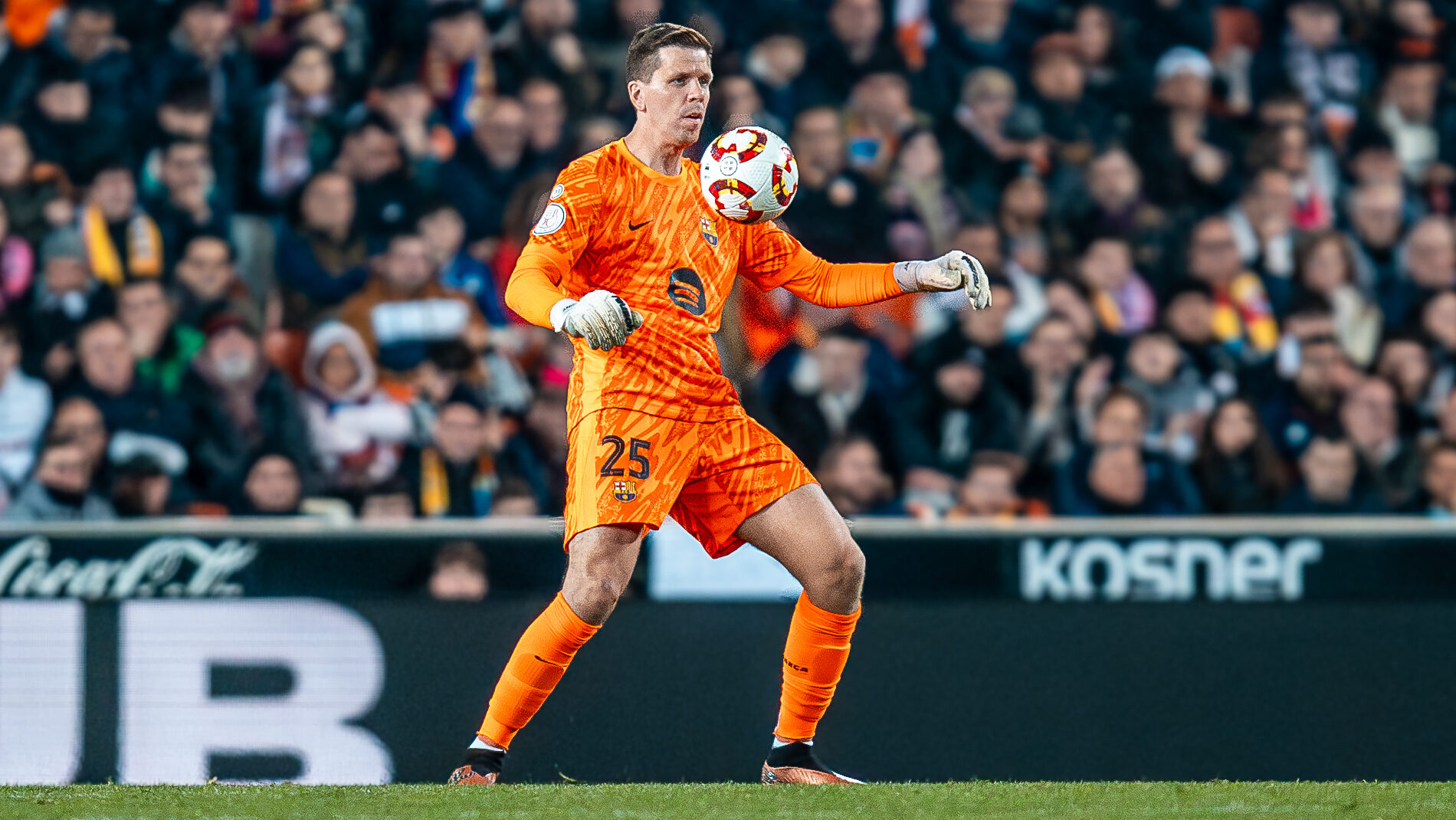 2025.02.06 Walencja
Pilka nozna, Hiszpania, Puchar Krola, cwiercfinal
Valencia CF - FC Barcelona
N/z Wojciech Szczesny
Foto Mateusz Porzucek PressFocus

2025.02.06 Walencja
Football, Spain, Copa del Rey, 2024/2025 season
Valencia CF - FC Barcelona
Wojciech Szczesny
Credit: Mateusz Porzucek PressFocus