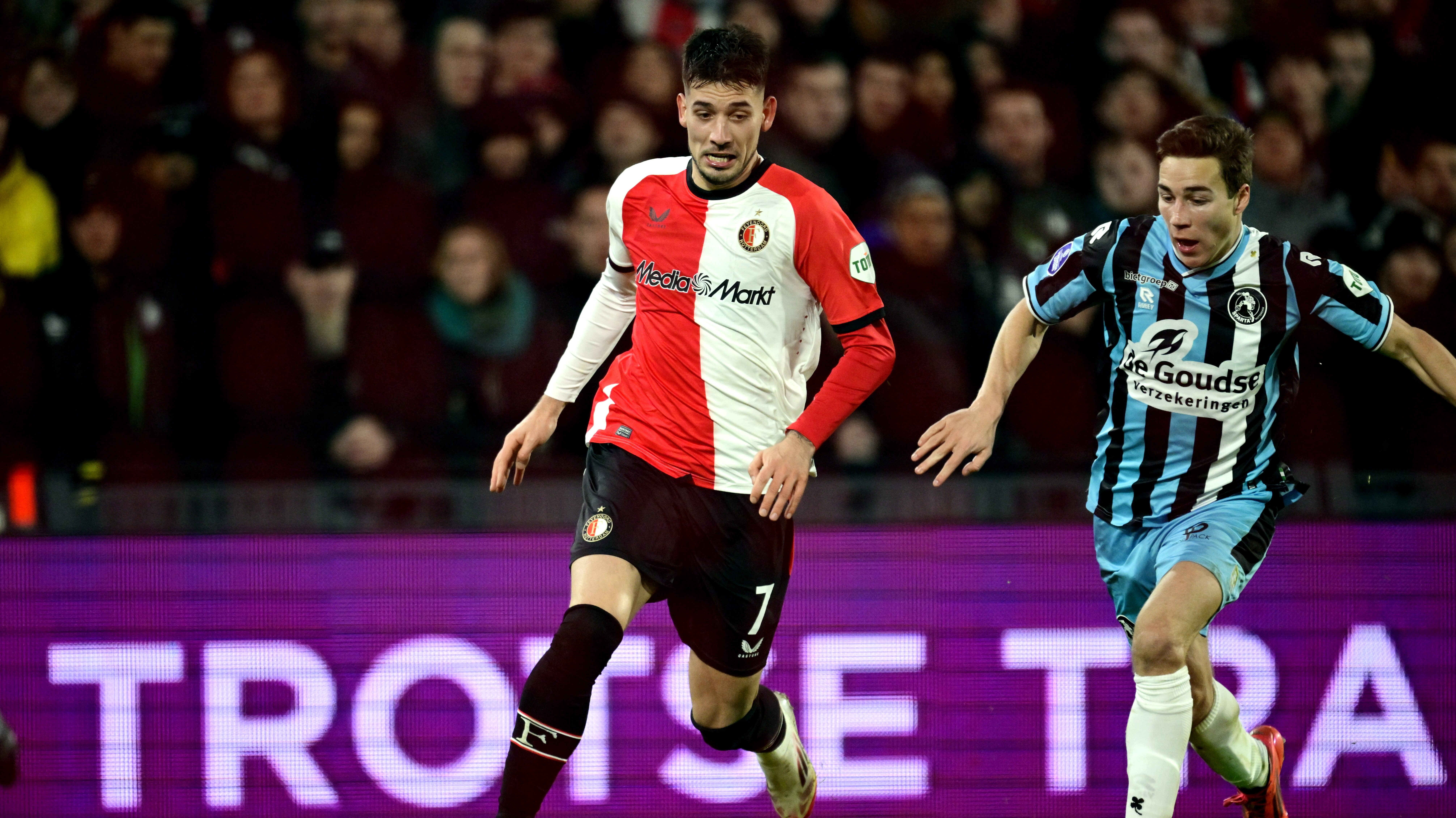 2/8/2025 - ROTTERDAM - (l-r) Jacob Moder of Feyenoord, Carl Eiting of Sparta Rotterdam during the Dutch Eredivisie match between Feyenoord and Sparta Rotterdam at Feyenoord Stadium de Kuip on Feb. 8, 2025 in Rotterdam, Netherlands. ANP OLAF KRAAK /ANP/Sipa USA
2025.02.08 Rotterdam
pilka nozna liga holenderska
Feyenoord Rotterdam - Sparta Rotterdam
Foto ANP/SIPA USA/PressFocus

!!! POLAND ONLY !!!
