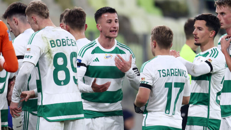 2025.02.09 Gdansk Pilka nozna PKO BP Ekstraklasa sezon 2024/2025 Lechia Gdansk - Lech Poznan N/z Rifet Kapic Anton Tsarenko Carenko Milosz Kalahur Foto Piotr Matusewicz / PressFocus

2025.02.09 Gdansk
Football Polish PKO BP Ekstraklasa season 2024/2025 
Lechia Gdansk - Lech Poznan 
Rifet Kapic Anton Tsarenko Carenko Milosz Kalahur 
Credit: Piotr Matusewicz / PressFocus