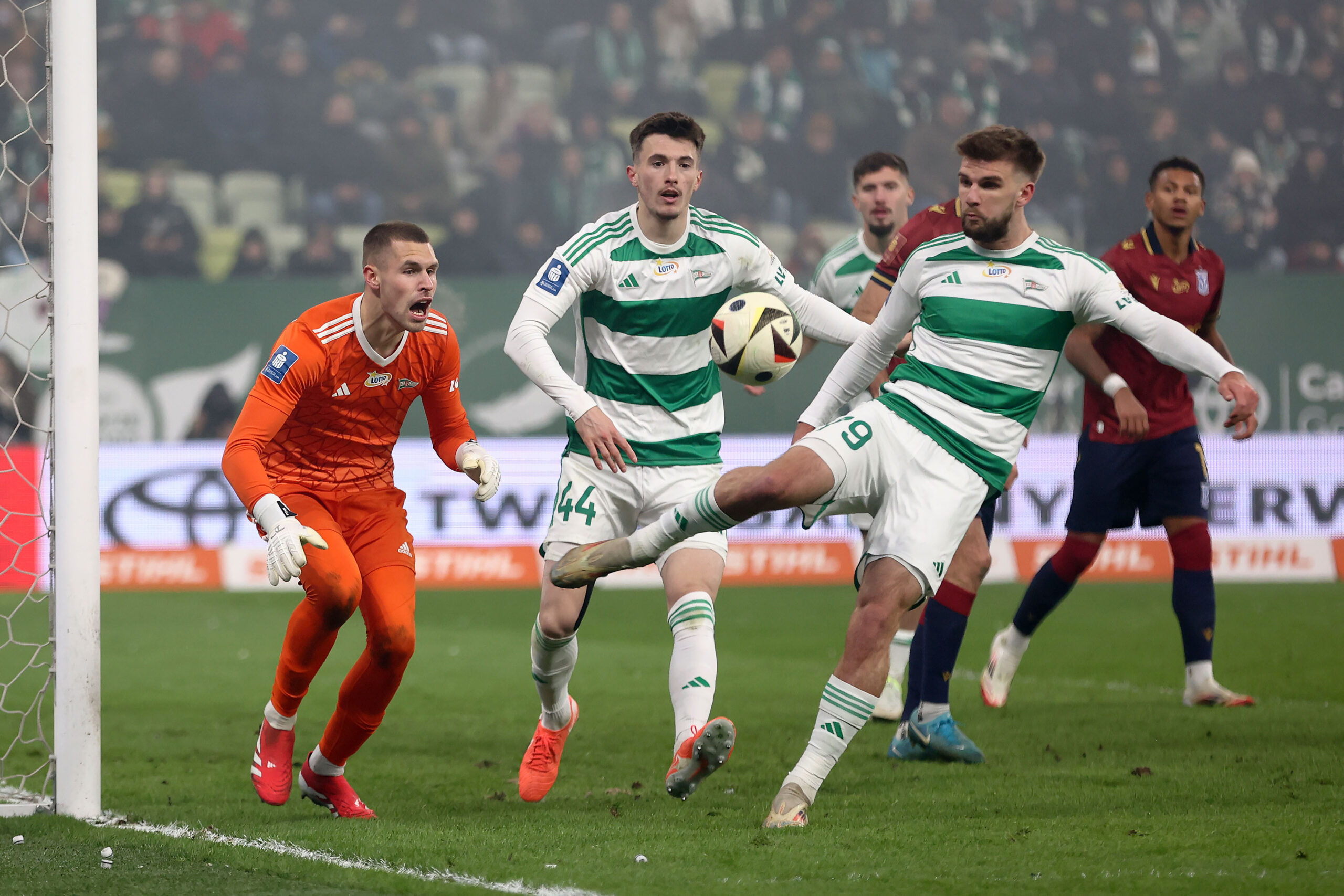 2025.02.09 Gdansk Pilka nozna PKO BP Ekstraklasa sezon 2024/2025 Lechia Gdansk - Lech Poznan N/z Szymon Weirauch Bujar Pllana Kacper Sezonienko Foto Piotr Matusewicz / PressFocus

2025.02.09 Gdansk
Football Polish PKO BP Ekstraklasa season 2024/2025 
Lechia Gdansk - Lech Poznan 
Szymon Weirauch Bujar Pllana Kacper Sezonienko 
Credit: Piotr Matusewicz / PressFocus