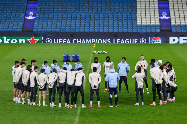 Carlo Ancelotti manager of Real Madrid takes a team talk during the UEFA Champions League Real Madrid Training Sesison at the Etihad Stadium, Manchester, United Kingdom, 10th February 2025

(Photo by Mark Cosgrove/News Images) in Manchester, United Kingdom on 2/10/2025. (Photo by Mark Cosgrove/News Images/Sipa USA)
2025.02.10 Manchester
pilka nozna Liga Mistrzow
Trening i konferencja prasowa Realu przed meczem Machester City - Real Madryt
Foto Mark Cosgrove/News Images/SIPA USA/PressFocus

!!! POLAND ONLY !!!