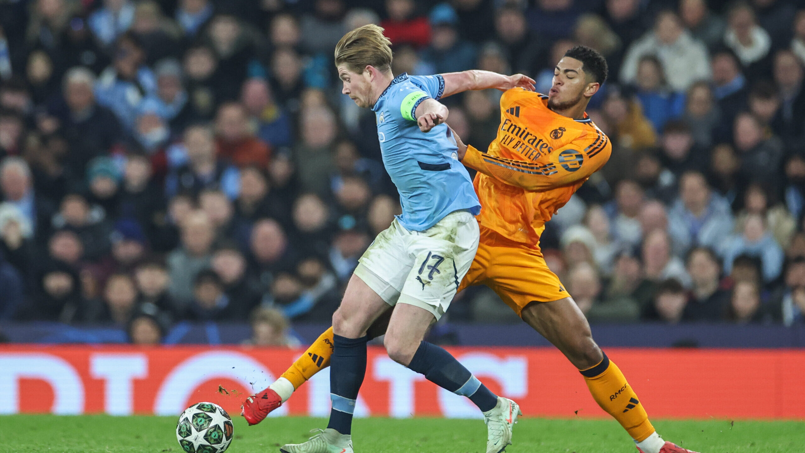 Kevin De Bruyne of Manchester City and Jude Bellingham of Real Madrid battle for the ball during the UEFA Champions League Knockout Round Play-off Manchester City v Real Madrid at Etihad Stadium, Manchester, United Kingdom, 11th February 2025
(Photo by Mark Cosgrove/News Images) in Manchester, United Kingdom on 2/11/2025. (Photo by Mark Cosgrove/News Images/Sipa USA)
2025.02.11 Manchester
pilka nozna Liga Mistrzow
Manchester City - Real Madryt
Foto Mark Cosgrove/News Images/SIPA USA/PressFocus
!!! POLAND ONLY !!!