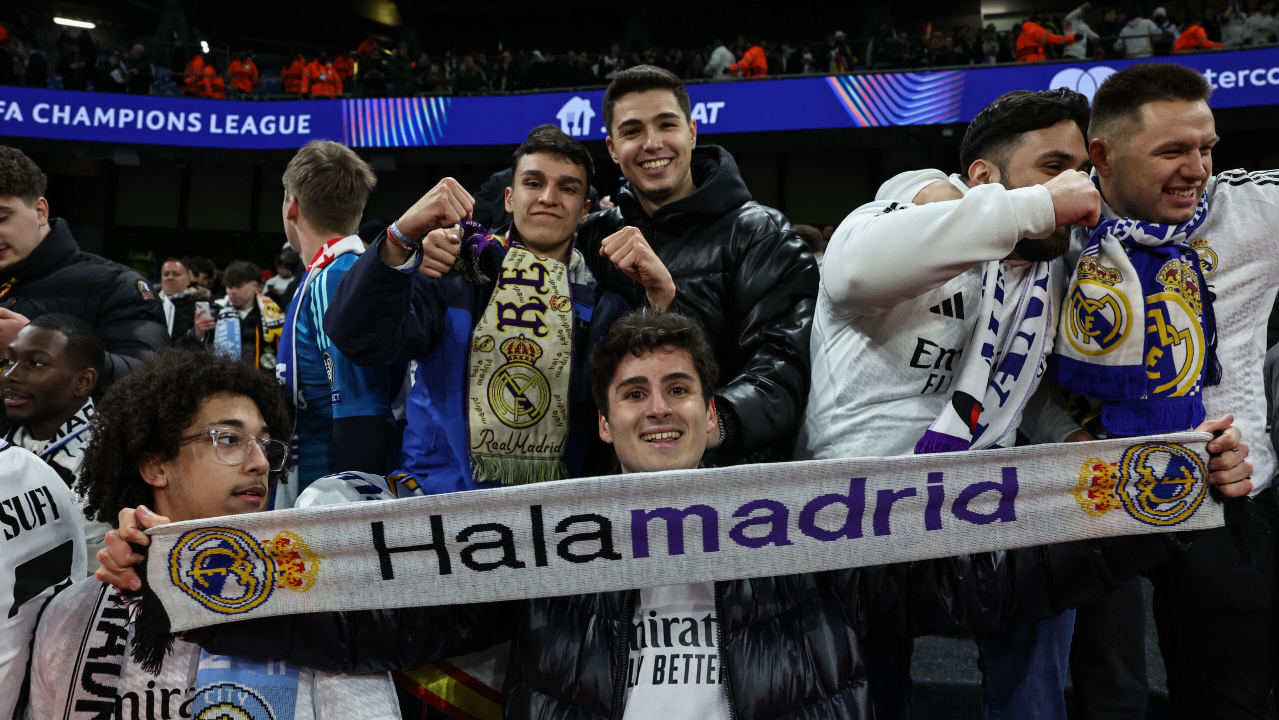 Real Madrid fans celebrate the win during the UEFA Champions League Knockout Round Play-off Manchester City v Real Madrid at Etihad Stadium, Manchester, United Kingdom, 11th February 2025

(Photo by Mark Cosgrove/News Images) in Manchester, United Kingdom on 2/11/2025. (Photo by Mark Cosgrove/News Images/Sipa USA)
2025.02.11 Manchester
pilka nozna Liga Mistrzow
Manchester City - Real Madryt
Foto Mark Cosgrove/News Images/SIPA USA/PressFocus

!!! POLAND ONLY !!!