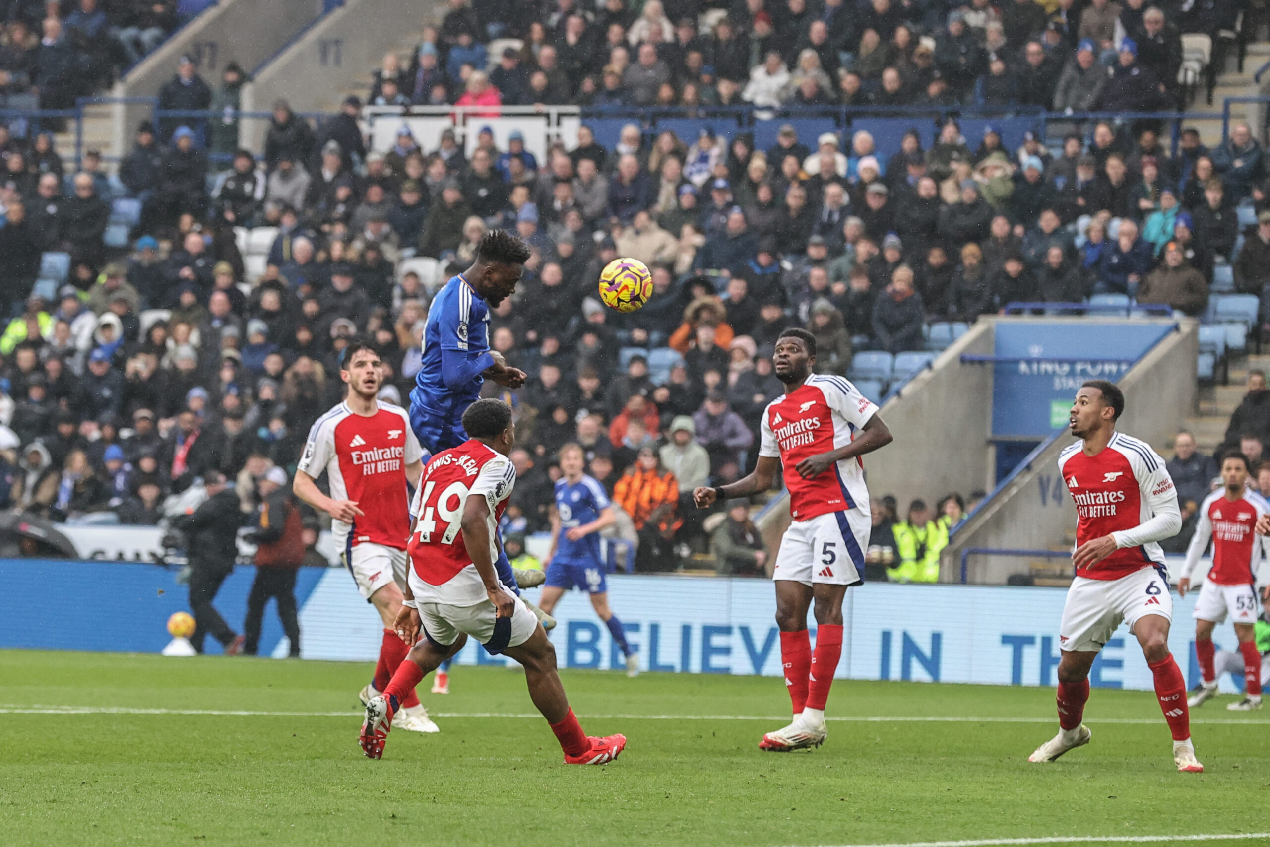 Wilfred Ndidi of Leicester City heads on goal during the Premier League match Leicester City vs Arsenal at King Power Stadium, Leicester, United Kingdom, 15th February 2025

(Photo by Alfie Cosgrove/News Images) in Leicester, United Kingdom on 2/15/2025. (Photo by Alfie Cosgrove/News Images/Sipa USA)
2025.02.15 Leicester
pilka nozna liga angielska
Leicester City FC - Arsenal FC
Foto News Images/SIPA USA/PressFocus

!!! POLAND ONLY !!!