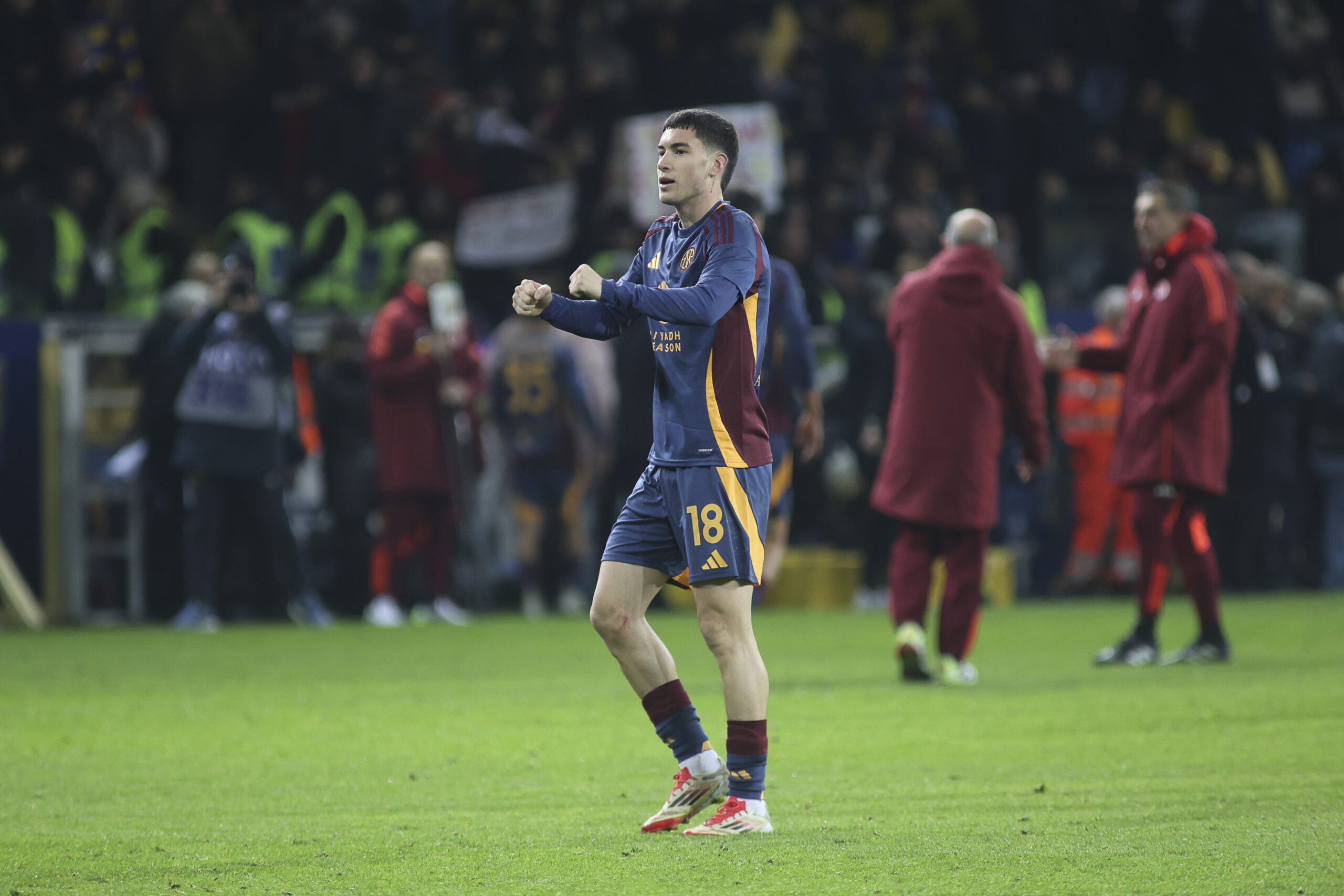 Matias Soule of AS Roma celebrate the victory at the end of Parma FC vs AS Roma, 25A  Serie A Enilive 2024-25 game at Ennio Tardini stadium in Parma (PR), Italy, on February 16, 2025. (Photo by Davide Casentini/IPA Sport / ipa-agency.net/IPA/Sipa USA)
2025.02.16 Parma
pilka nozna liga wloska
Parma Calcio - AS Roma
Foto IPA/SIPA USA/PressFocus

!!! POLAND ONLY !!!