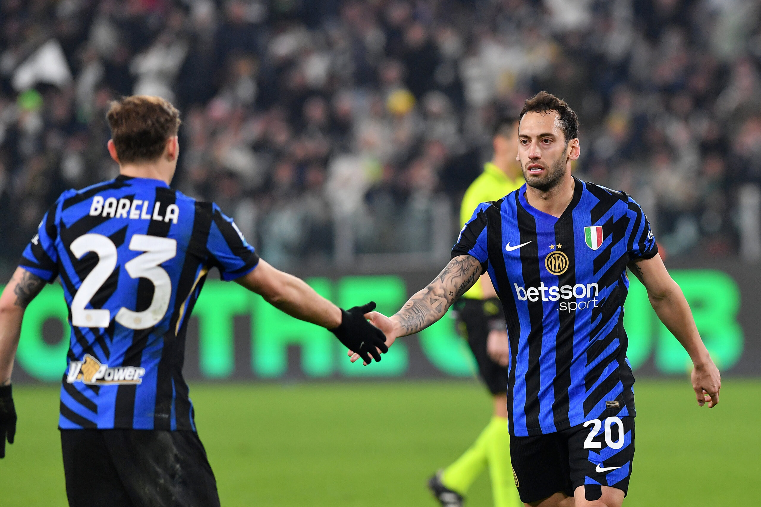 Hakan Calhanoglu of FC Internazionale and Nicolo Barella of FC Internazionale during Serie A 2024/25 match between Juventus FC and of FC Internazionale at Allianz Stadium on February 16, 2025 in Turin, Italy - ph Giuliano Marchisciano (Photo by Giuliano Marchisciano/IPA Sport / ipa-agency.net/IPA/Sipa USA)
2025.02.16 Turyn 
pilka nozna liga wloska
 Juventus Turyn - Inter Mediolan 
Foto IPA/SIPA USA/PressFocus

!!! POLAND ONLY !!!