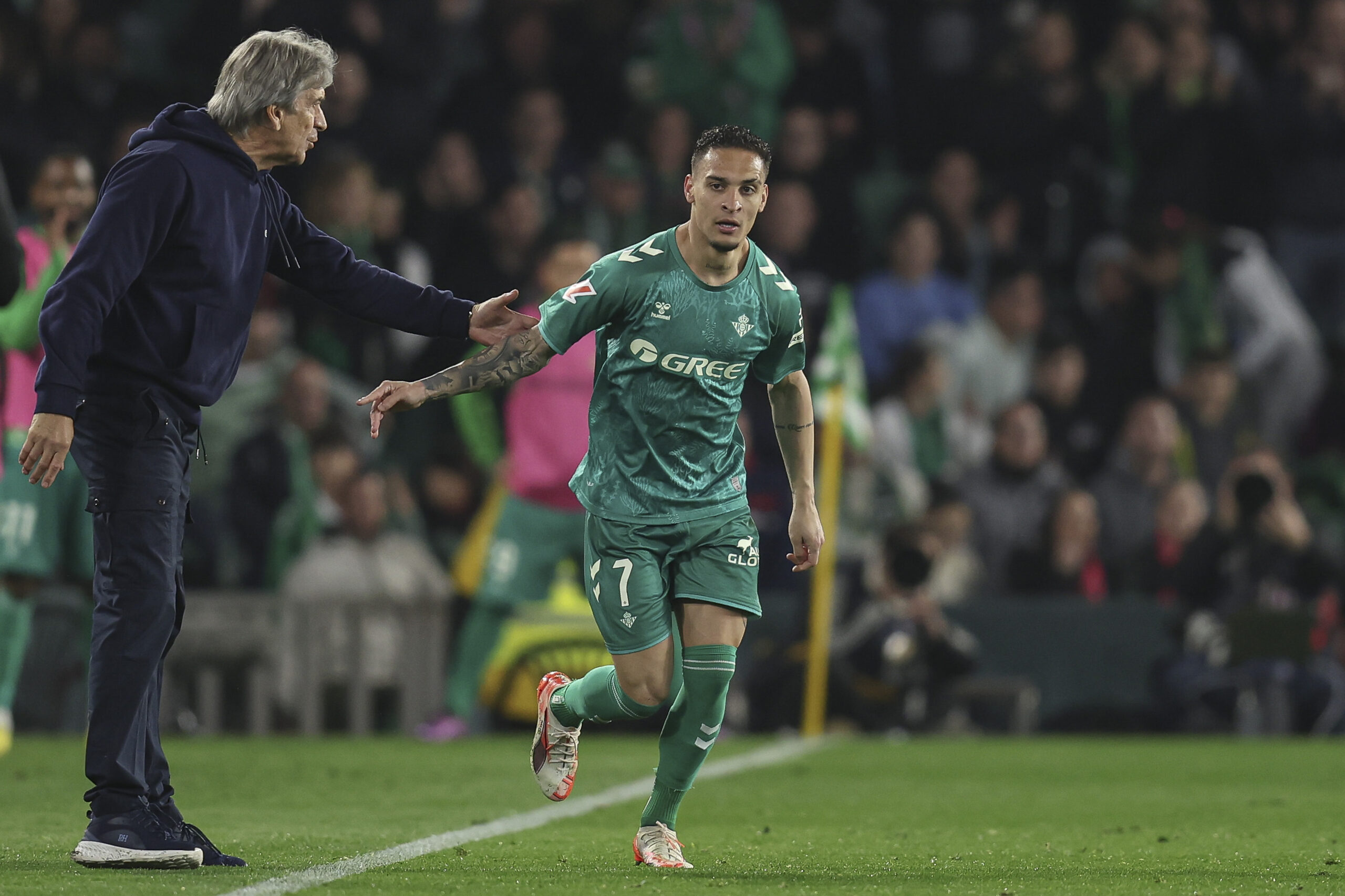 Antony Dos Santos of Real Betis  celebrates after scoring the 1-0 during the La Liga EA Sports match between Real Betis and Real Sociedad played at Benito Villamarin Stadium on February 16, 2025 in Sevilla, Spain. (Photo by Antonio Pozo / PRESSINPHOTO)
2025.02.16 Sewilla
pilka nozna liga hiszpanska
Real Betis Sewilla - Real Sociedad San Sebastian
Foto Antonio Pozo/PRESSINPHOTO/SIPA USA/PressFocus

!!! POLAND ONLY !!!