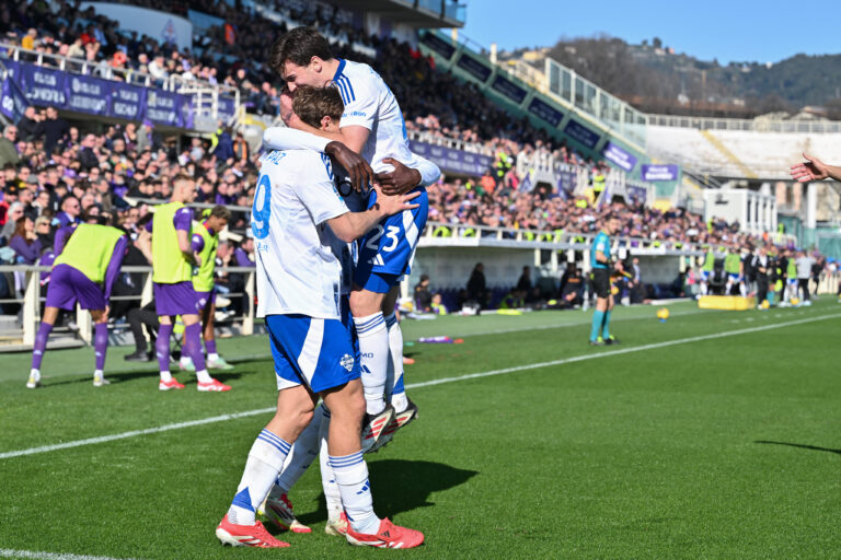 Como 1907&#039;a midfielder Nicolas Paz celebrates after scoring a goal with his teammates  during  ACF Fiorentina vs Como 1907, Italian soccer Serie A match in Florence, Italy, February 16 2025 (Photo by Lisa Guglielmi/IPA Sport / ipa-agency.net/IPA/Sipa USA)
2025.02.16 Florencja
pilka nozna Liga Wloska
ACF Fiorentina - Como 1907
Foto Lisa Guglielmi/IPA Sport/ipa-agency.net/SIPA USA/PressFocus

!!! POLAND ONLY !!!