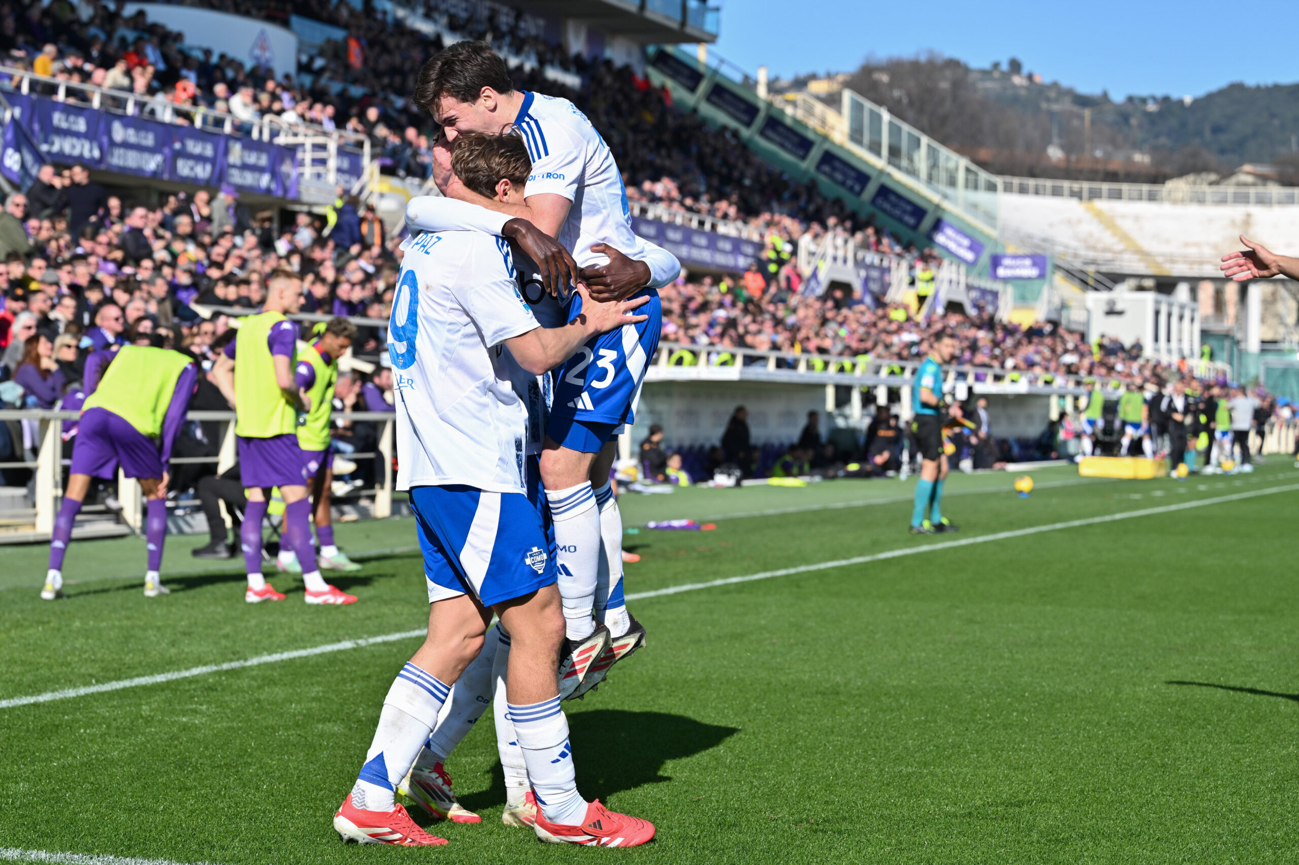 Como 1907&#039;a midfielder Nicolas Paz celebrates after scoring a goal with his teammates  during  ACF Fiorentina vs Como 1907, Italian soccer Serie A match in Florence, Italy, February 16 2025 (Photo by Lisa Guglielmi/IPA Sport / ipa-agency.net/IPA/Sipa USA)
2025.02.16 Florencja
pilka nozna Liga Wloska
ACF Fiorentina - Como 1907
Foto Lisa Guglielmi/IPA Sport/ipa-agency.net/SIPA USA/PressFocus

!!! POLAND ONLY !!!
