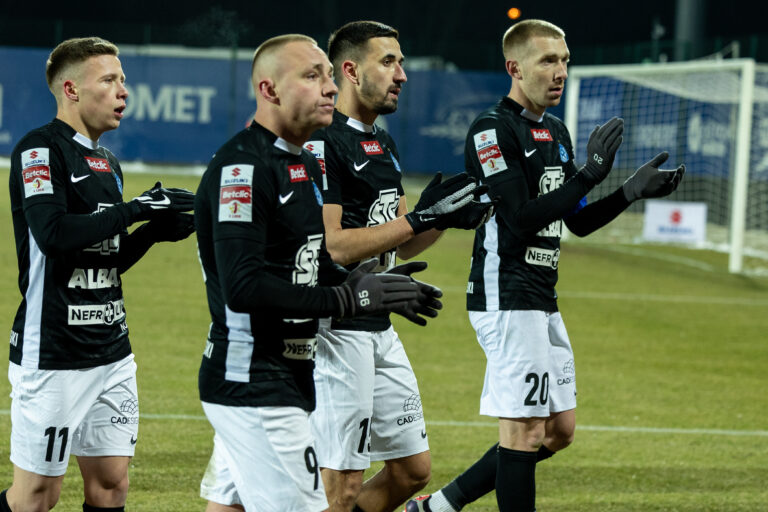 2025.02.17 Siedlce
pilka nozna 1. liga  2024/2025
Pogon Siedlce - Ruch Chorzow
N/z Pilkarze Ruchu po meczu
Foto Tomasz Jastrzebowski / Foto Olimpik / PressFocus

2025.02.17 Siedlce
Football - 1st league 2024/2025
Pogon Siedlce - Ruch Chorzow
Pilkarze Ruchu po meczu
Credit: Tomasz Jastrzebowski / Foto Olimpik / PressFocus