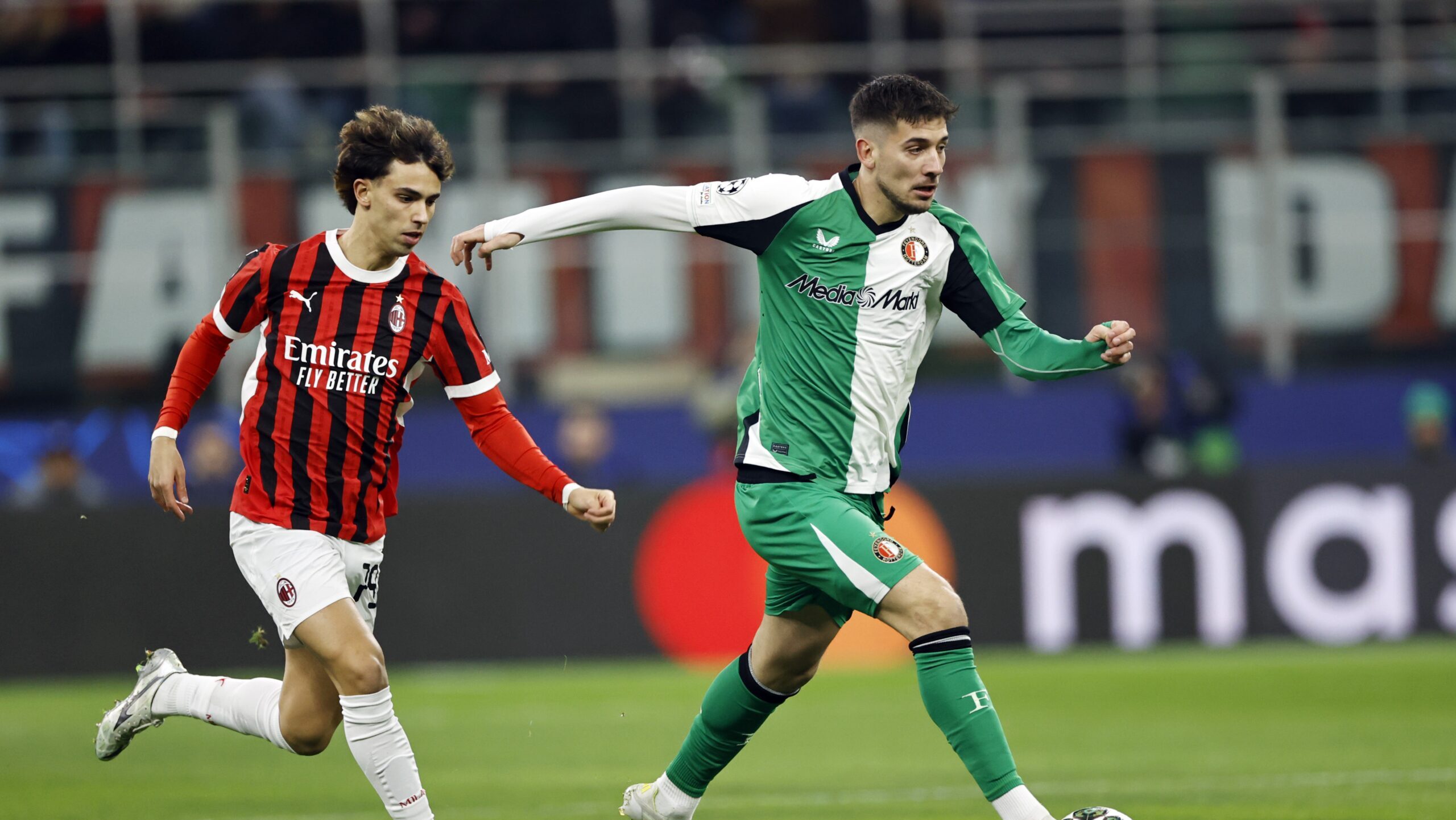 2/18/2025 - MILAN - (l-r) Joao Felix of AC Milan, Jacob Moder of Feyenoord during the UEFA Champions League playoff match between AC Milan and Feyenoord at the San Siro Stadium on Feb. 18, 2025 in Milan, Italy. ANP MAURICE VAN STEEN /ANP/Sipa USA
2025.02.18 Mediolan 
pilka nozna liga mistrzow
AC Milan - Feyenoord Rotterdam
Foto ANP/SIPA USA/PressFocus

!!! POLAND ONLY !!!