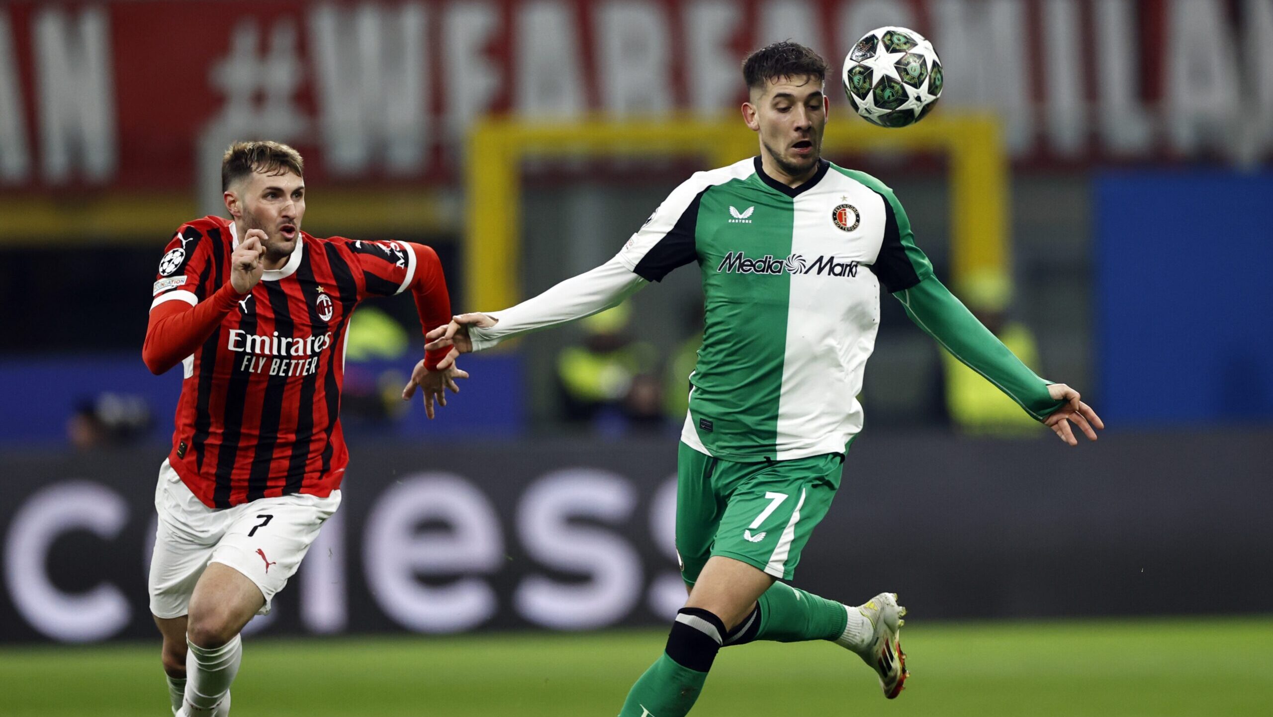 2/18/2025 - MILAN - (l-r) Santiago Gimenez of AC Milan, Jacob Moder of Feyenoord during the UEFA Champions League playoff match between AC Milan and Feyenoord at the San Siro Stadium on Feb. 18, 2025 in Milan, Italy. ANP MAURICE VAN STEEN /ANP/Sipa USA
2025.02.18 Mediolan 
pilka nozna liga mistrzow
AC Milan - Feyenoord Rotterdam
Foto ANP/SIPA USA/PressFocus

!!! POLAND ONLY !!!