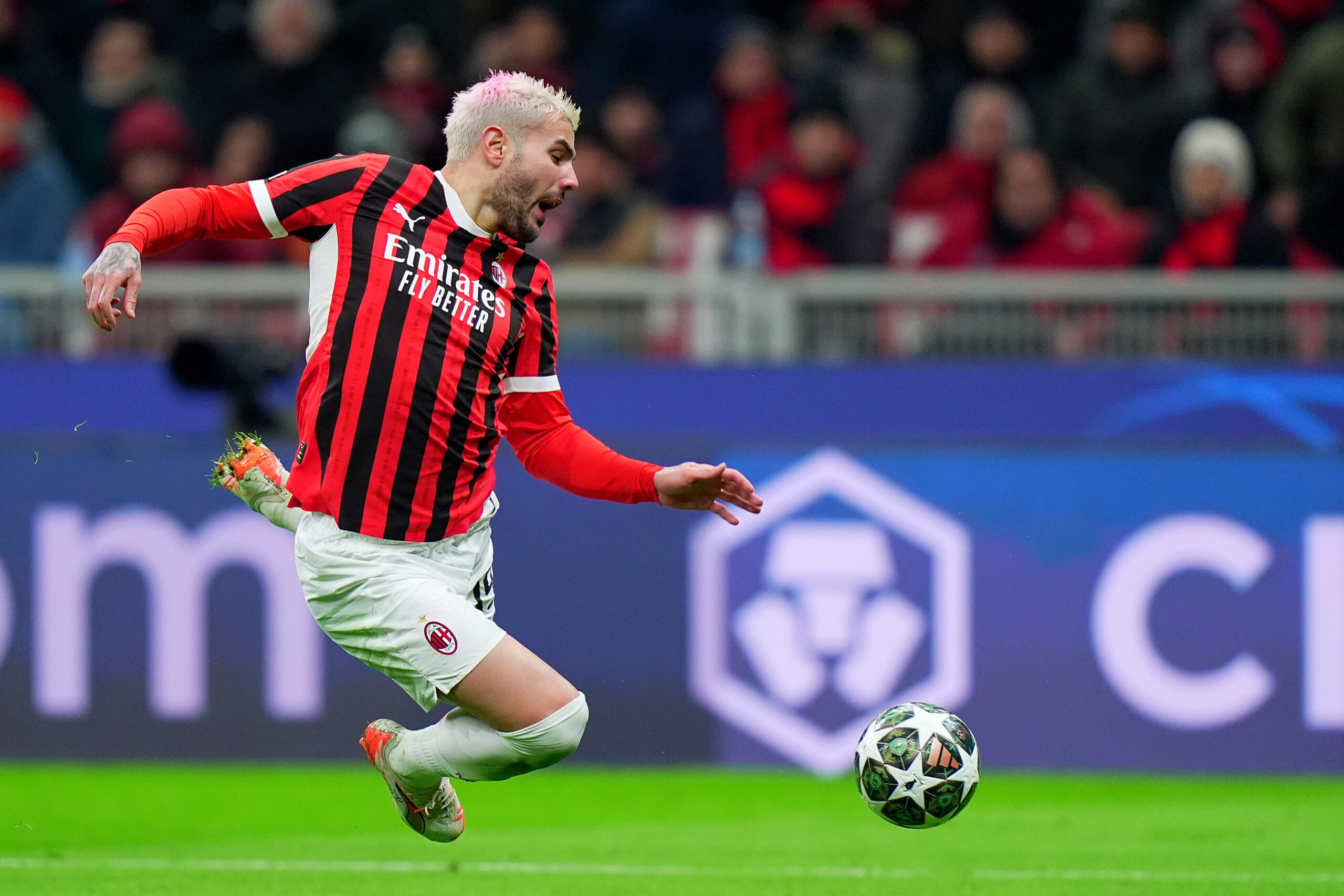 AC MilanÕs Theo Hernandez   during the Uefa Champions League soccer match between Ac Milan and Feyenoord at the San Siro Stadium in Milan, north Italy - Tuesday  , February  18 , 2025. Sport - Soccer . (Photo by Spada/LaPresse) (Photo by Spada/LaPresse/Sipa USA)
2025.02.18 Mediolan
pilka nozna Liga Mistrzow
AC Milan - Feyenoord Rotterdam
Foto Spada/LaPresse/SIPA USA/PressFocus

!!! POLAND ONLY !!!