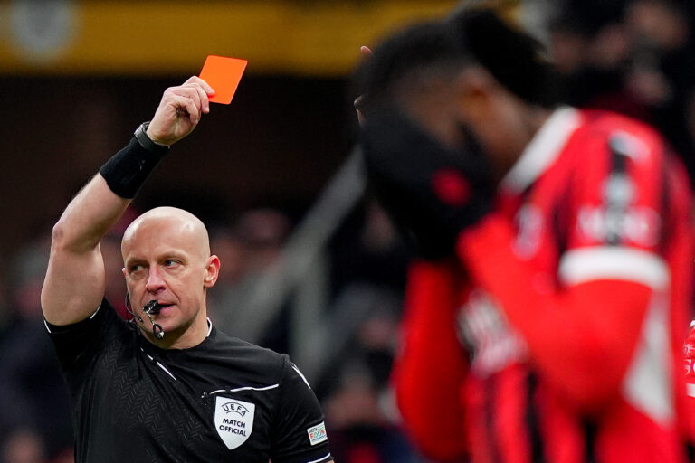 referee Szymon Marciniak red card  during the Uefa Champions League soccer match between Ac Milan and Feyenoord at the San Siro Stadium in Milan, north Italy - Tuesday  , February  18 , 2025. Sport - Soccer . (Photo by Spada/LaPresse) (Photo by Spada/LaPresse/Sipa USA)
2025.02.18 Mediolan
pilka nozna Liga Mistrzow
AC Milan - Feyenoord Rotterdam
Foto Spada/LaPresse/SIPA USA/PressFocus

!!! POLAND ONLY !!!