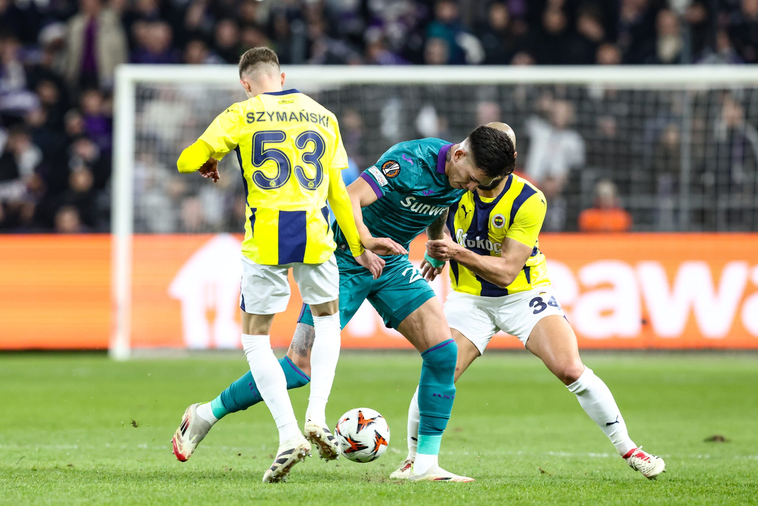 Fenerbahce&#039;s Sebastian Szymanski, Anderlecht&#039;s Luis Vazquez and Fenerbahce&#039;s Sofyan Amrabat fight for the ball during a soccer match between Belgian RSC Anderlecht and Turkish Fenerbahce SK, on Thursday 20 February 2025 in Brussels, the return leg of the Knockout phase play-offs of the UEFA Europa League competition. BELGA PHOTO BRUNO FAHY (Photo by BRUNO FAHY/Belga/Sipa USA)
2025.02.20 Bruksela
pilka nozna liga Europy
Anderlecht Bruksela - Fenerbahce Stambul
Foto Belga/SIPA USA/PressFocus

!!! POLAND ONLY !!!