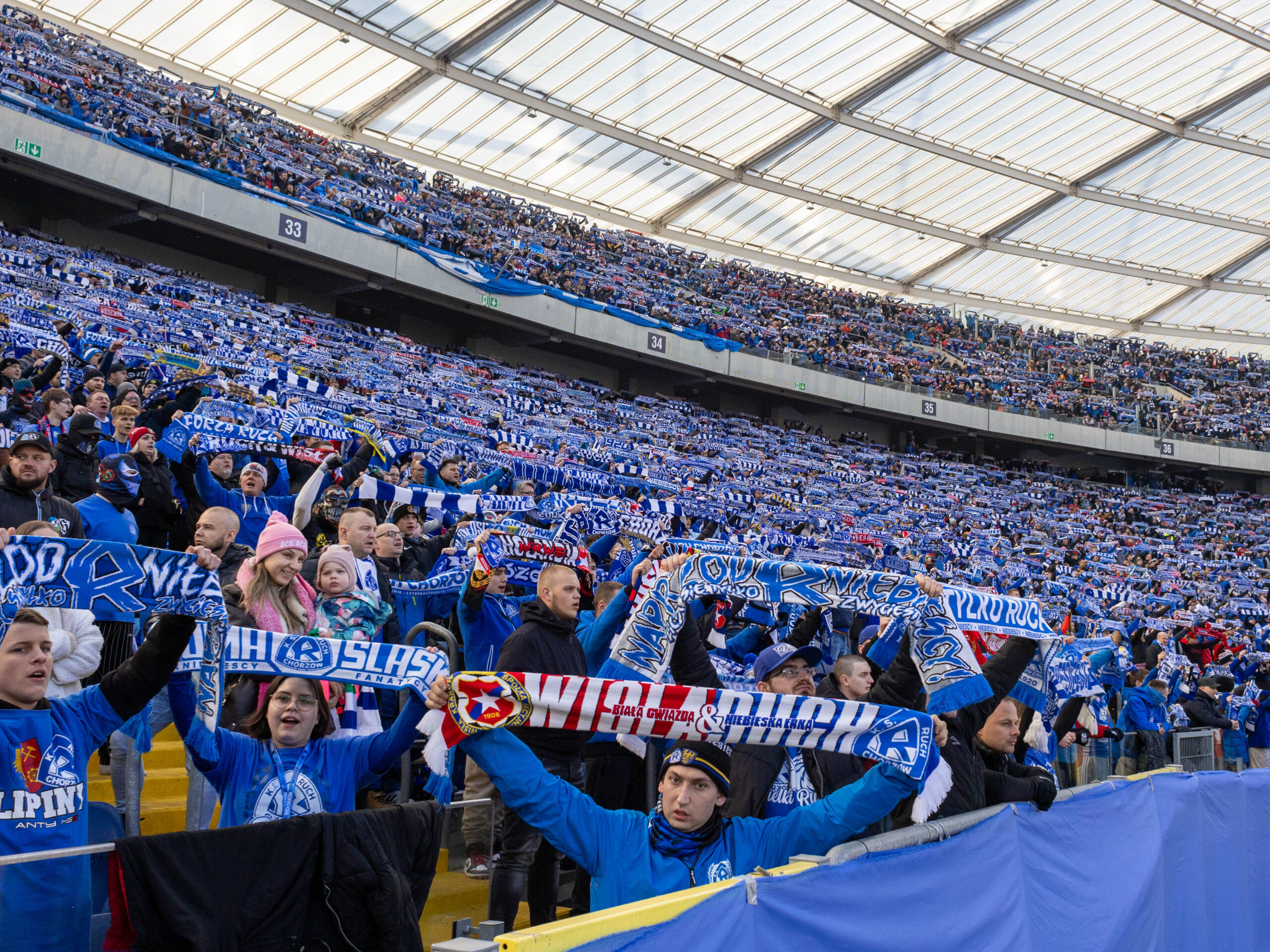 2025.02.22 Chorzow
Pilka nozna Pierwsza Liga Betclic 1 Liga Mecz Mistrzow Sezon 2024/2025
Ruch Chorzow - Wisla Krakow
N/z kibice, doping, trybuny Stadion Slaski, Kociol Czarownic, stadion, obiekt sportowy mecz mistrzow
Foto Sebastian Sienkiewicz / PressFocus

2025.02.22 Chorzow
Football Polish Betclic First I League Season 2024/2025
Ruch Chorzow - Wisla Krakow
kibice, doping, trybuny Stadion Slaski, Kociol Czarownic, stadion, obiekt sportowy mecz mistrzow
Credit: Sebastian Sienkiewicz / PressFocus