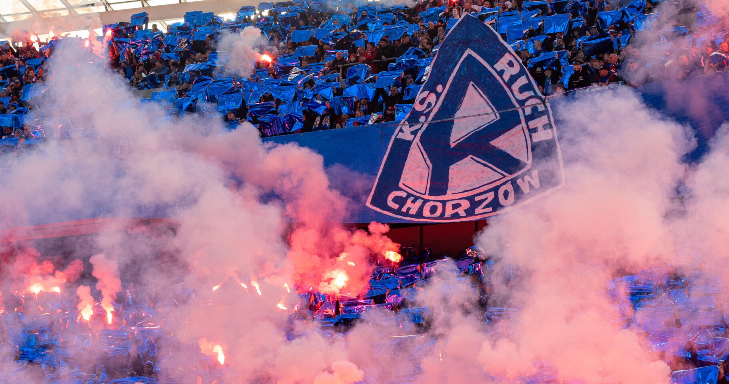 2025.02.22 Chorzow
Pilka nozna Pierwsza Liga Betclic 1 Liga Mecz Mistrzow Sezon 2024/2025
Ruch Chorzow - Wisla Krakow
N/z Kibice Ruchu Chorzow oprawa doping race raca pirotechnika
Foto Sebastian Sienkiewicz / PressFocus

2025.02.22 Chorzow
Football Polish Betclic First I League Season 2024/2025
Ruch Chorzow - Wisla Krakow
Kibice Ruchu Chorzow oprawa doping race raca pirotechnika
Credit: Sebastian Sienkiewicz / PressFocus