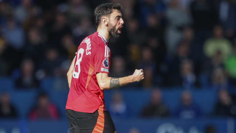 Bruno Fernandes of Manchester United celebrates his goal to make it 2-1 during the Premier League match Everton vs Manchester United at Goodison Park, Liverpool, United Kingdom, 22nd February 2025

(Photo by Alfie Cosgrove/News Images) in Liverpool, United Kingdom on 2/22/2025. (Photo by Alfie Cosgrove/News Images/Sipa USA)
2025.02.22 Liverpool 
pilka nozna liga angielska
Everton - Manchester United
Foto News Images/SIPA USA/PressFocus

!!! POLAND ONLY !!!