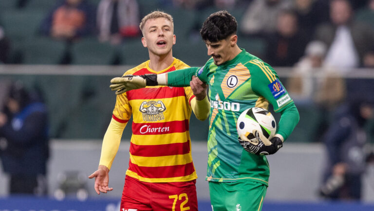 2025.02.26 Warszawa
pilka nozna Puchar Polski  2024/2025
Legia Warszawa - Jagiellonia Bialystok
N/z Mateusz Skrzypczak (Jagiellonia), Vladan Kovacevic (Legia)
Foto Tomasz Jastrzebowski / Foto Olimpik / PressFocus

2025.02.26 Warszawa
football Polish FA Cup 2024/2025
Legia Warszawa - Jagiellonia Bialystok
Mateusz Skrzypczak (Jagiellonia), Vladan Kovacevic (Legia)
Credit: Tomasz Jastrzebowski / Foto Olimpik / PressFocus