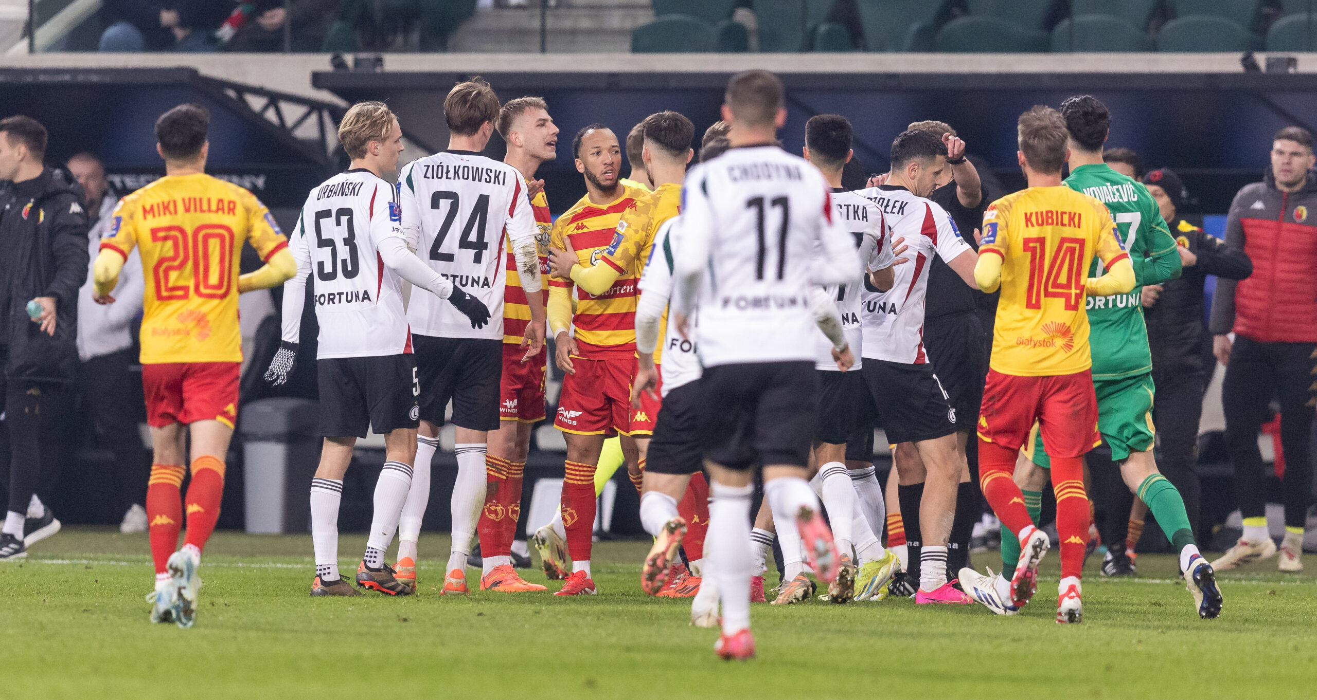 2025.02.26 Warszawa
pilka nozna Puchar Polski  2024/2025
Legia Warszawa - Jagiellonia Bialystok
N/z Przepychanki miedzy pilkarzami
Foto Tomasz Jastrzebowski / Foto Olimpik / PressFocus

2025.02.26 Warszawa
football Polish FA Cup 2024/2025
Legia Warszawa - Jagiellonia Bialystok
Przepychanki miedzy pilkarzami
Credit: Tomasz Jastrzebowski / Foto Olimpik / PressFocus