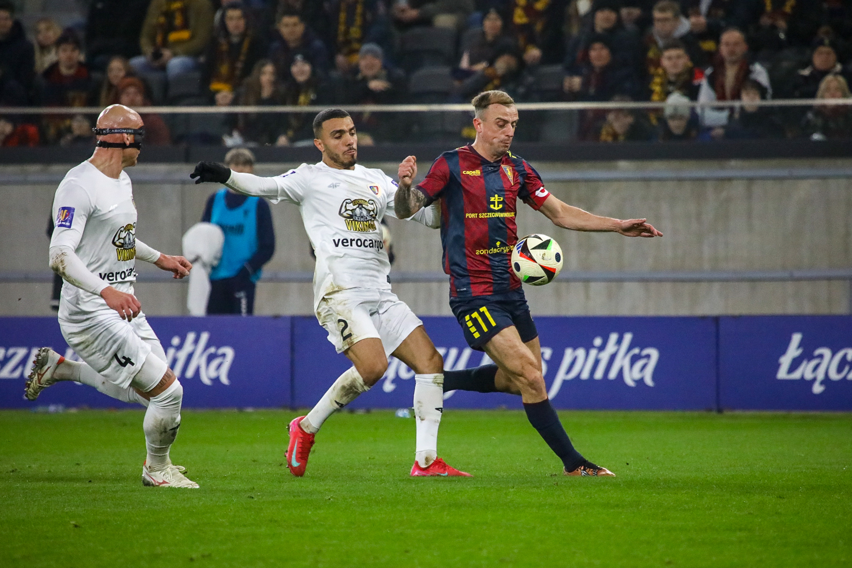 2025.02.26 Szczecin
pilka nozna Puchar Polski 2024/2025
Pogon Szczecin - Piast Gliwice
N/z Akim Zedadka, Kamil Grosicki
Foto Katarzyna Dzierzynska / PressFocus

2025.02.26 Szczecin
Football Polish Cup season 2024/2025
Pogon Szczecin - Piast Gliwice
Akim Zedadka, Kamil Grosicki
Credit: Katarzyna Dzierzynska / PressFocus