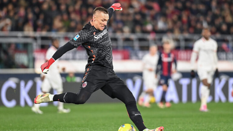 Lukasz Skorupski (Bologna Fc) in action  during  Bologna FC vs AC Milan, Italian soccer Serie A match in Bologna, Italy, February 27 2025 (Photo by Gianluca Ricci/IPA Sport / ipa-agency.net/IPA/Sipa USA)
2025.02.27 Bolonia
pilka nozna liga wloska
Bologna - AC Milan 
Foto IPA/SIPA USA/PressFocus

!!! POLAND ONLY !!!