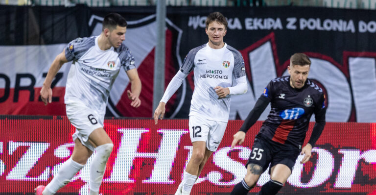 2025.02.27 Warszawa
pilka nozna Puchar Polski  2024/2025
Polonia Warszawa - Puszcza Niepolomice
N/z Jani Atanasov (Puszcza), Mateusz Stepien (Puszcza), Bartlomiej Poczobut (Polonia)
Foto Tomasz Jastrzebowski / Foto Olimpik / PressFocus

2025.02.27 Warszawa
football Polish FA Cup 2024/2025
Polonia Warszawa - Puszcza Niepolomice
Jani Atanasov (Puszcza), Mateusz Stepien (Puszcza), Bartlomiej Poczobut (Polonia)
Credit: Tomasz Jastrzebowski / Foto Olimpik / PressFocus