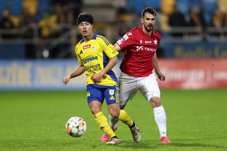 2025.02.28 Gdynia Pilka Nozna Betclic 1 liga sezon 2024/2025 Mecz Arka Gdynia - Wisla Krakow N/z Hide Vitalucci Marko Poletanovic Foto Piotr Matusewicz / PressFocus

2025.02.28 Gdynia
Football Polish first division season 2024/2025
Arka Gdynia - Wisla Krakow
Hide Vitalucci Marko Poletanovic
Credit: Piotr Matusewicz / PressFocus