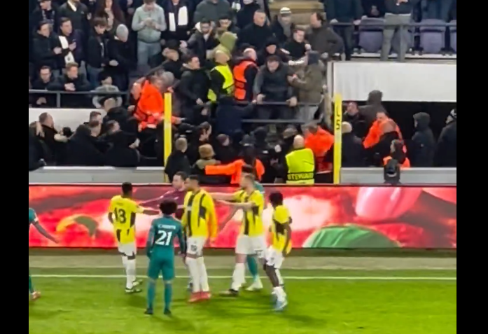 Mecz Fenerbahce przerwany! Bójka na trybunach! [WIDEO]