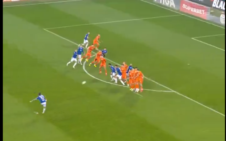 Patrik Walemark! Fantastyczny gol z rzutu wolnego w meczu Ekstraklasy! [WIDEO]