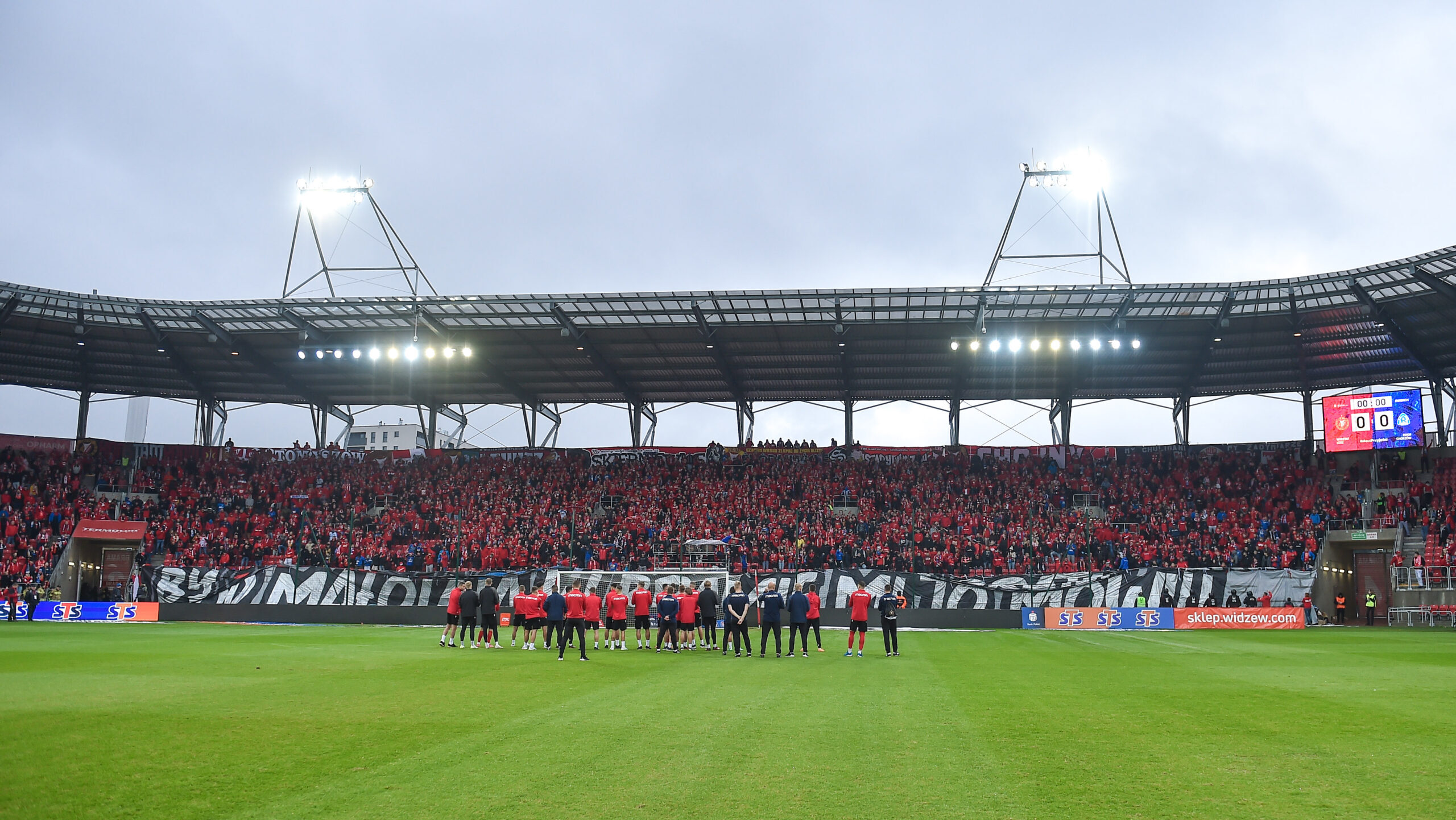 2023.10.22 Lodz
Pilka nozna PKO Ekstraklasa Sezon 2023/2024
Widzew Lodz - Ruch Chorzow
N/z kibice, trybuny, mecz odwolany, kiepski stan murawy, opady deszczu, stadion, obiekt sportowy, stadion Widzewa
Foto Marcin Bulanda / PressFocus

2023.10.22 Lodz
Football Polish PKO Ekstraklasa League Season 2023/2024
Widzew Lodz - Ruch Chorzow
kibice, trybuny, mecz odwolany, kiepski stan murawy, opady deszczu, stadion, obiekt sportowy, stadion Widzewa
Credit: Marcin Bulanda / PressFocus